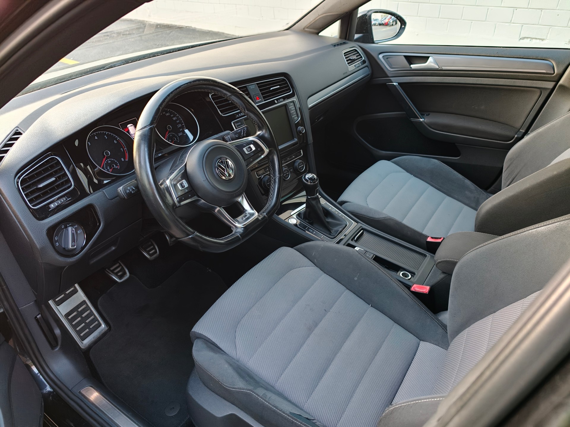 VW Golf 1.4 TSI Cup R-Line-image-8