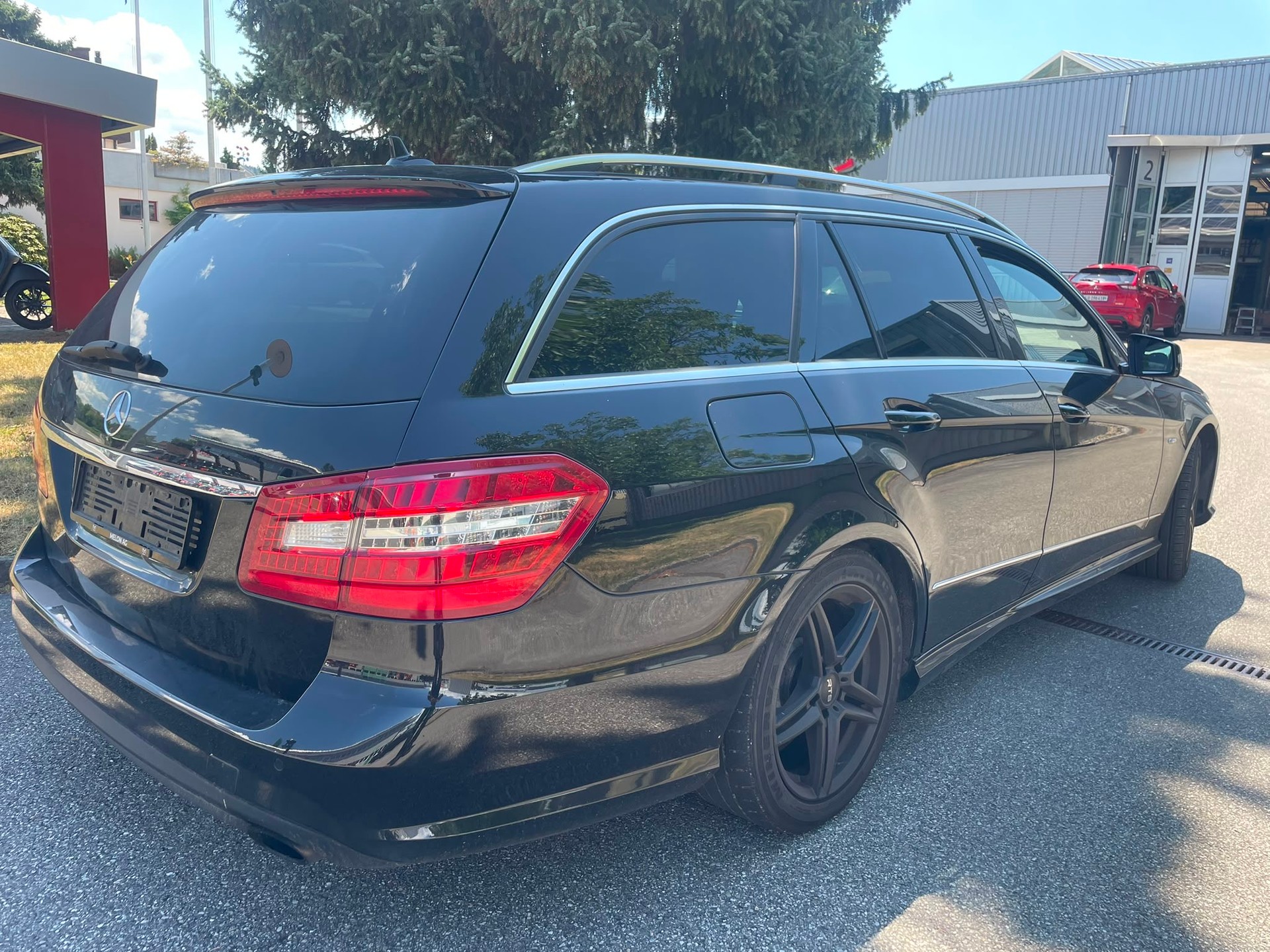 MERCEDES-BENZ E 250 CGI BlueEfficiency Avantgarde Automatic-image-3