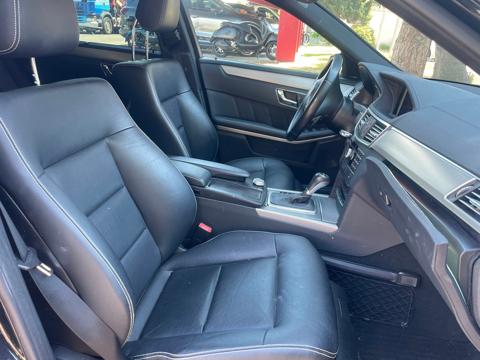 MERCEDES-BENZ E 250 CGI BlueEfficiency Avantgarde Automatic-image-9