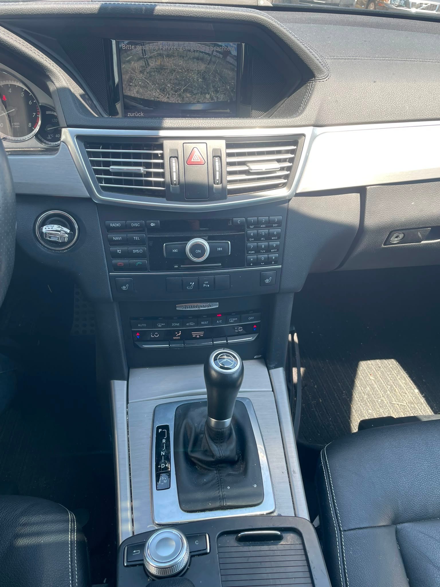 MERCEDES-BENZ E 250 CGI BlueEfficiency Avantgarde Automatic-image-7