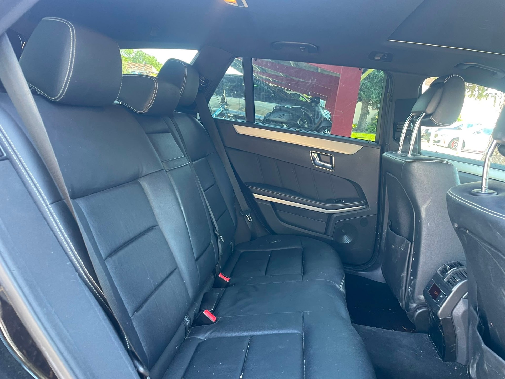 MERCEDES-BENZ E 250 CGI BlueEfficiency Avantgarde Automatic-image-10