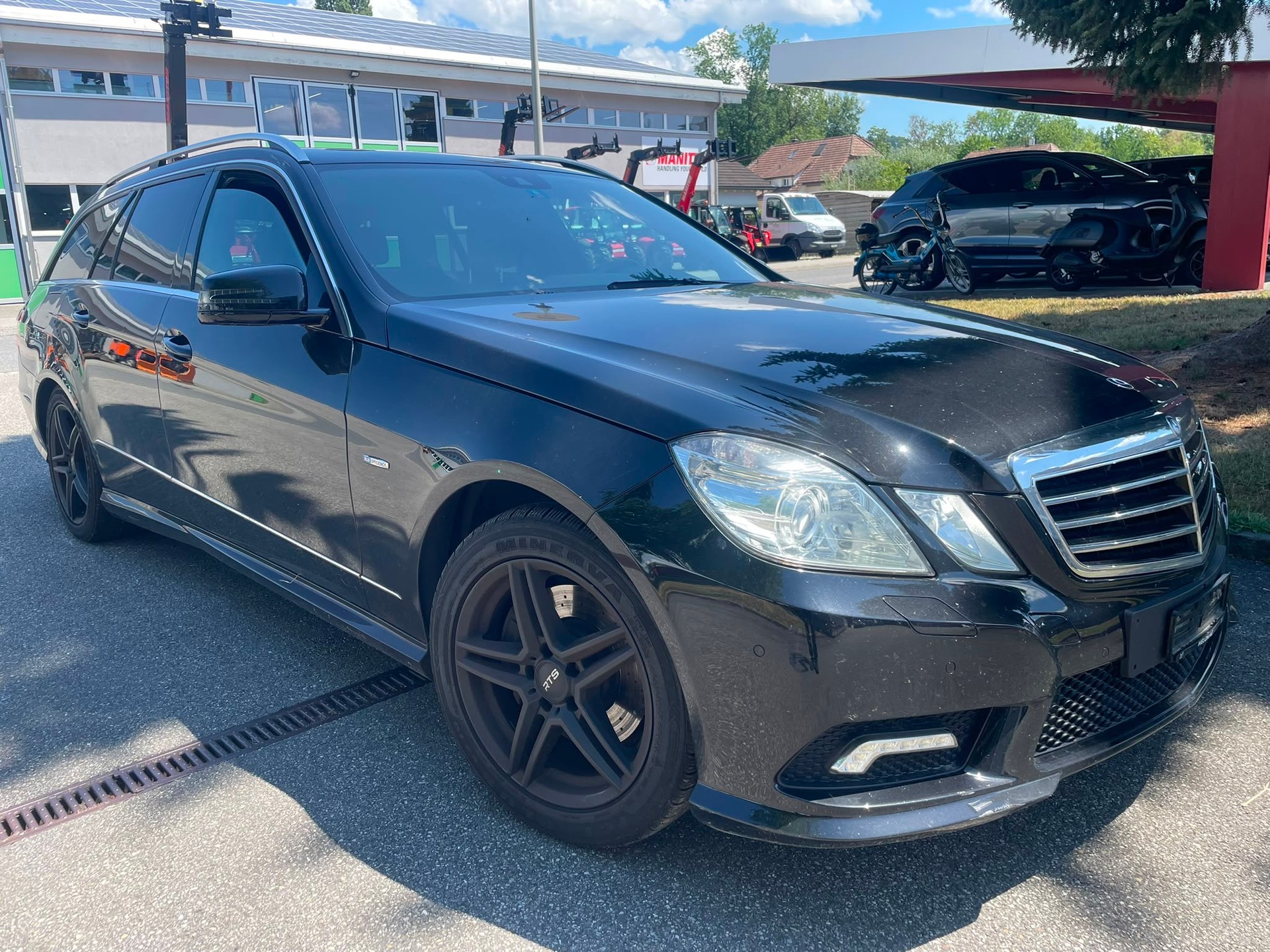 MERCEDES-BENZ E 250 CGI BlueEfficiency Avantgarde Automatic-image-2