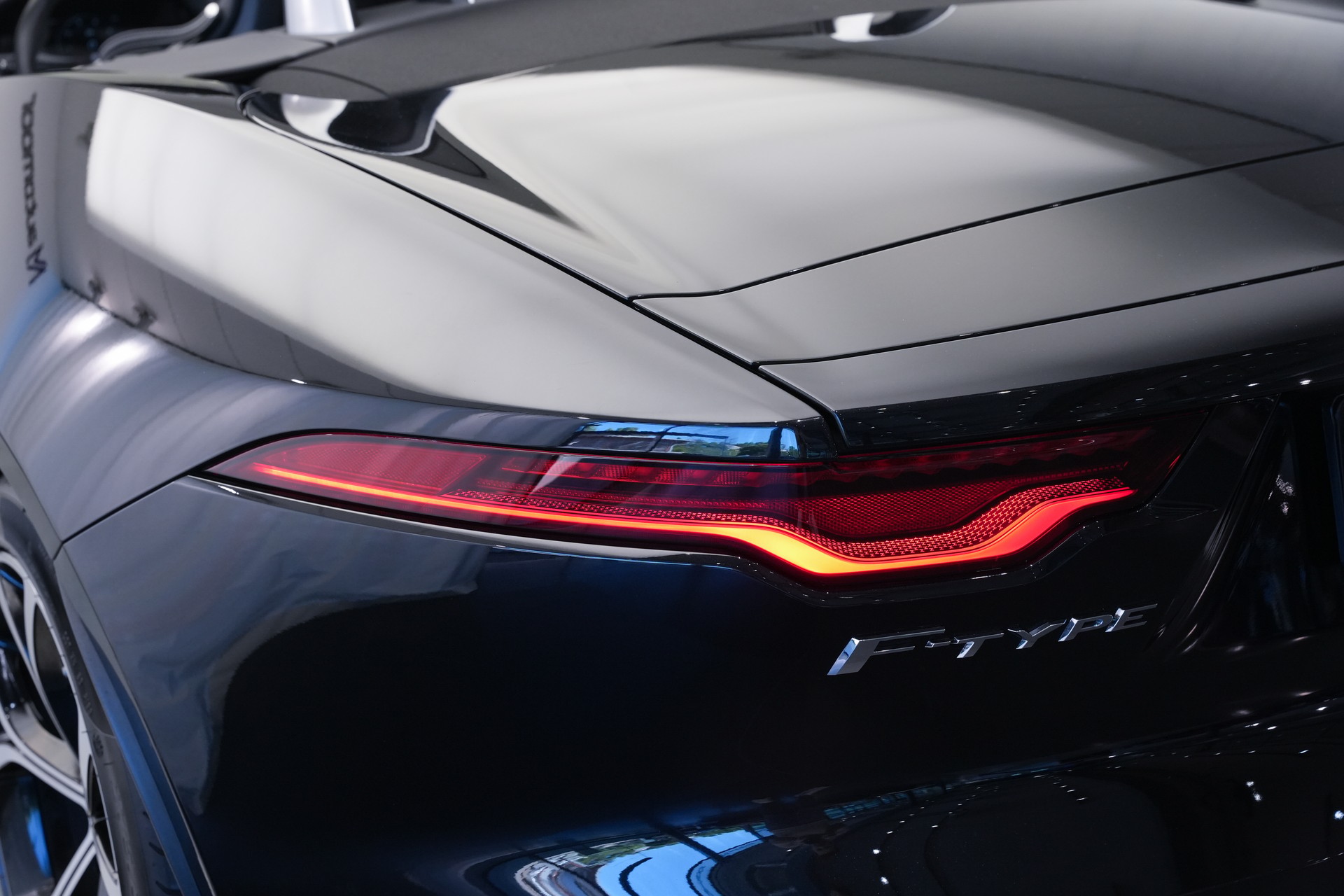 JAGUAR F-Type Convertible 2.0 I4 Automatik-image-38