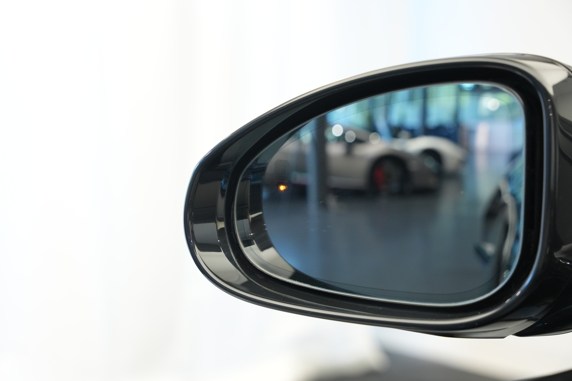 JAGUAR F-Type Convertible 2.0 I4 Automatik-image-24