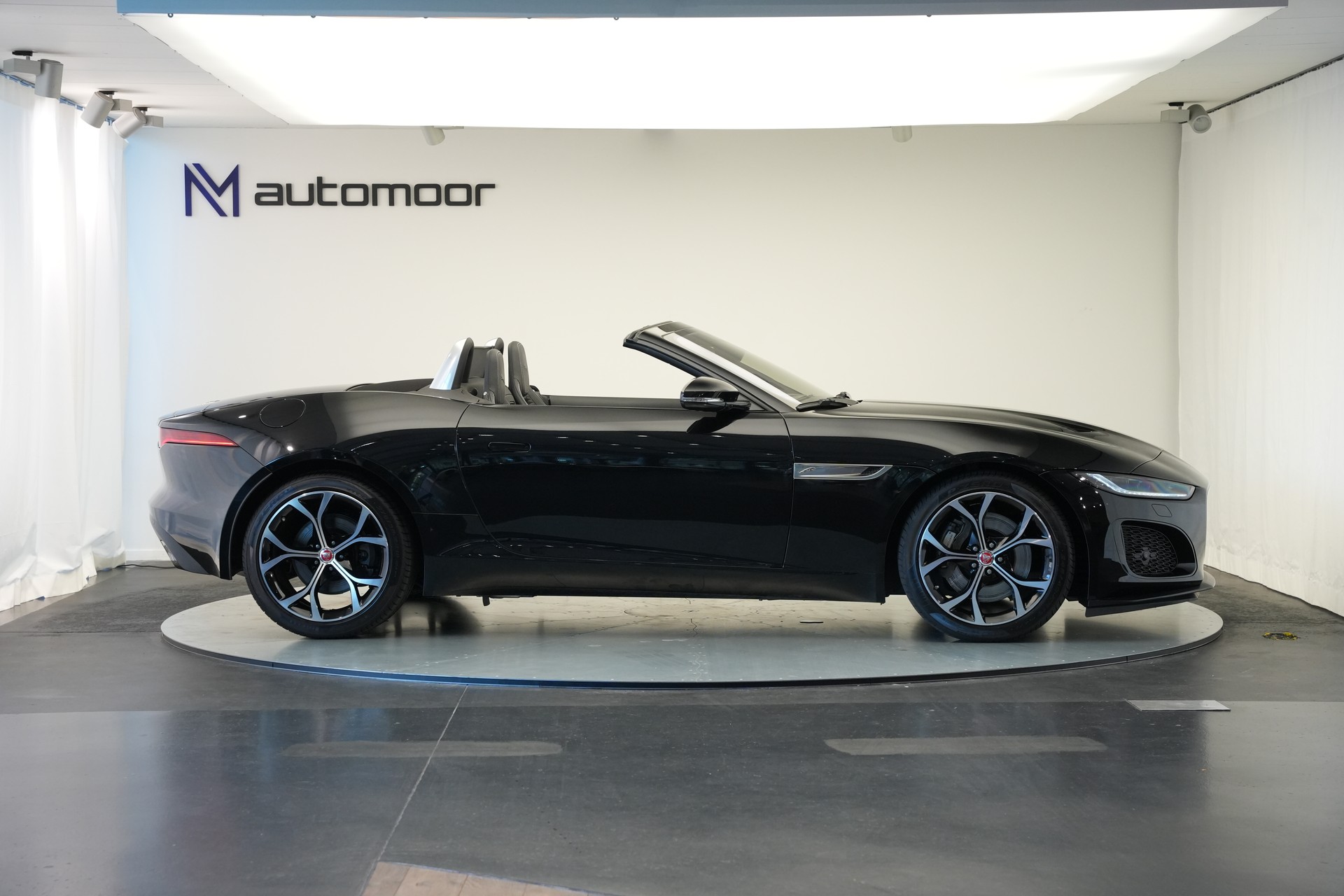 JAGUAR F-Type Convertible 2.0 I4 Automatik-showroom-element-3