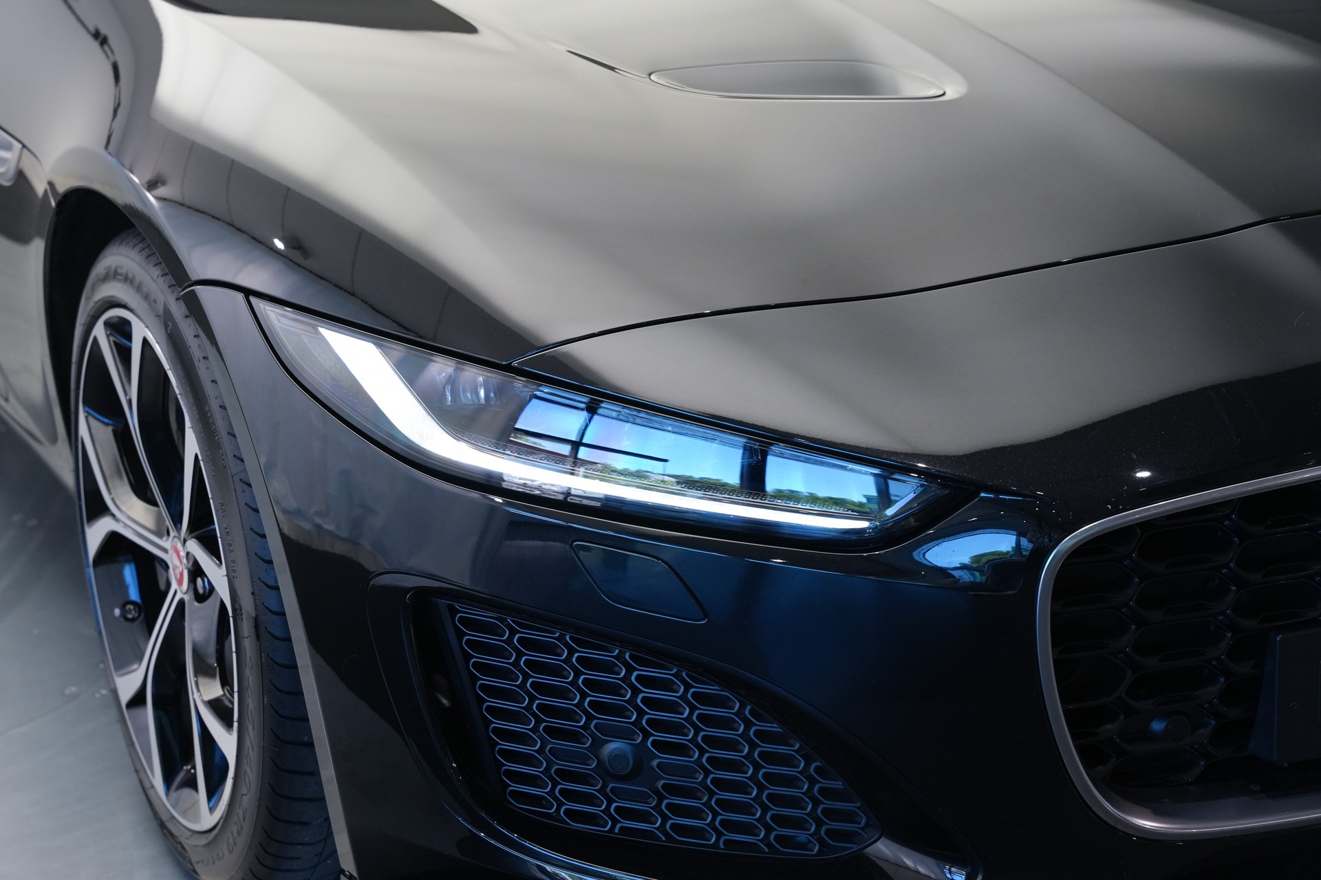 JAGUAR F-Type Convertible 2.0 I4 Automatik-image-43