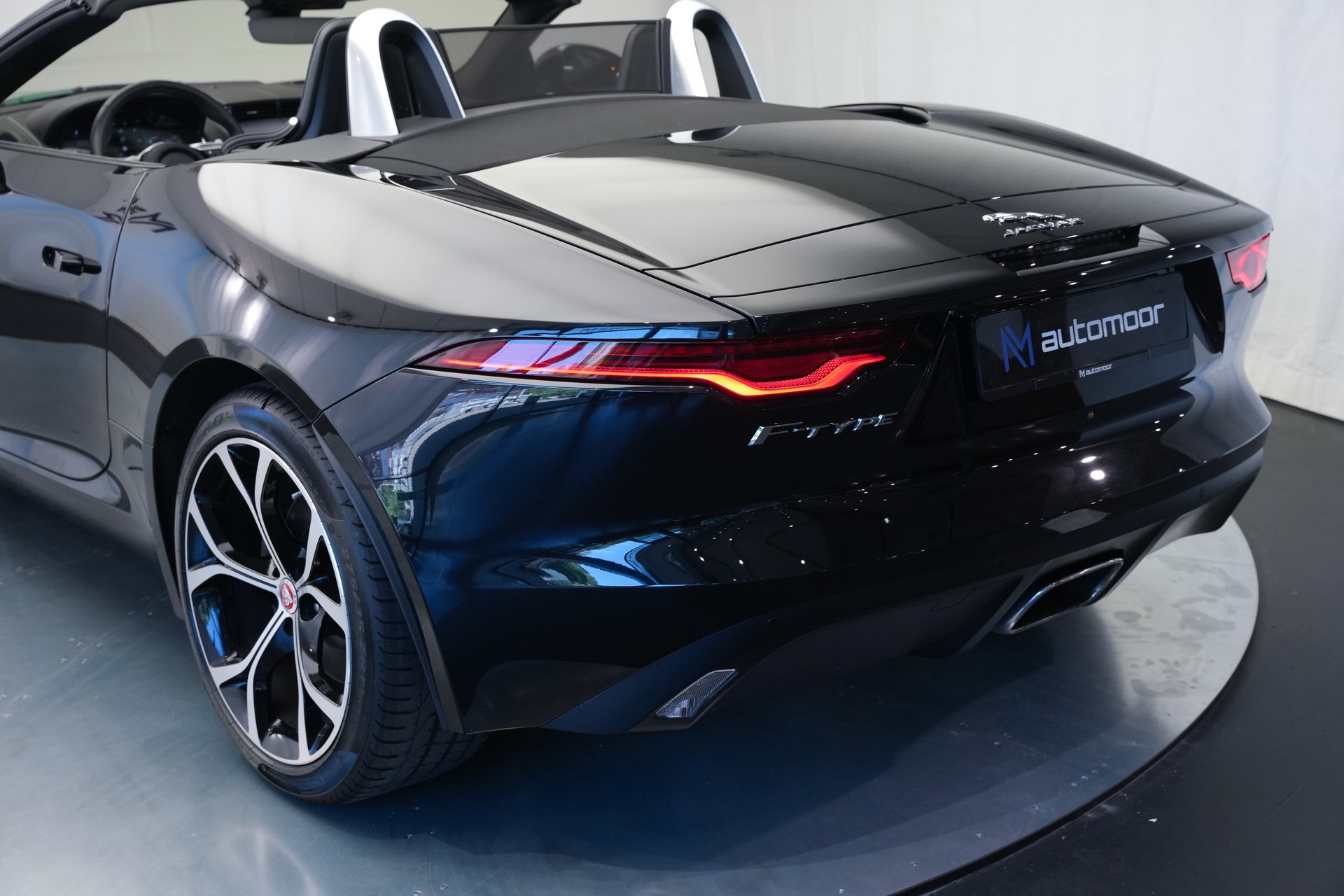 JAGUAR F-Type Convertible 2.0 I4 Automatik-image-39