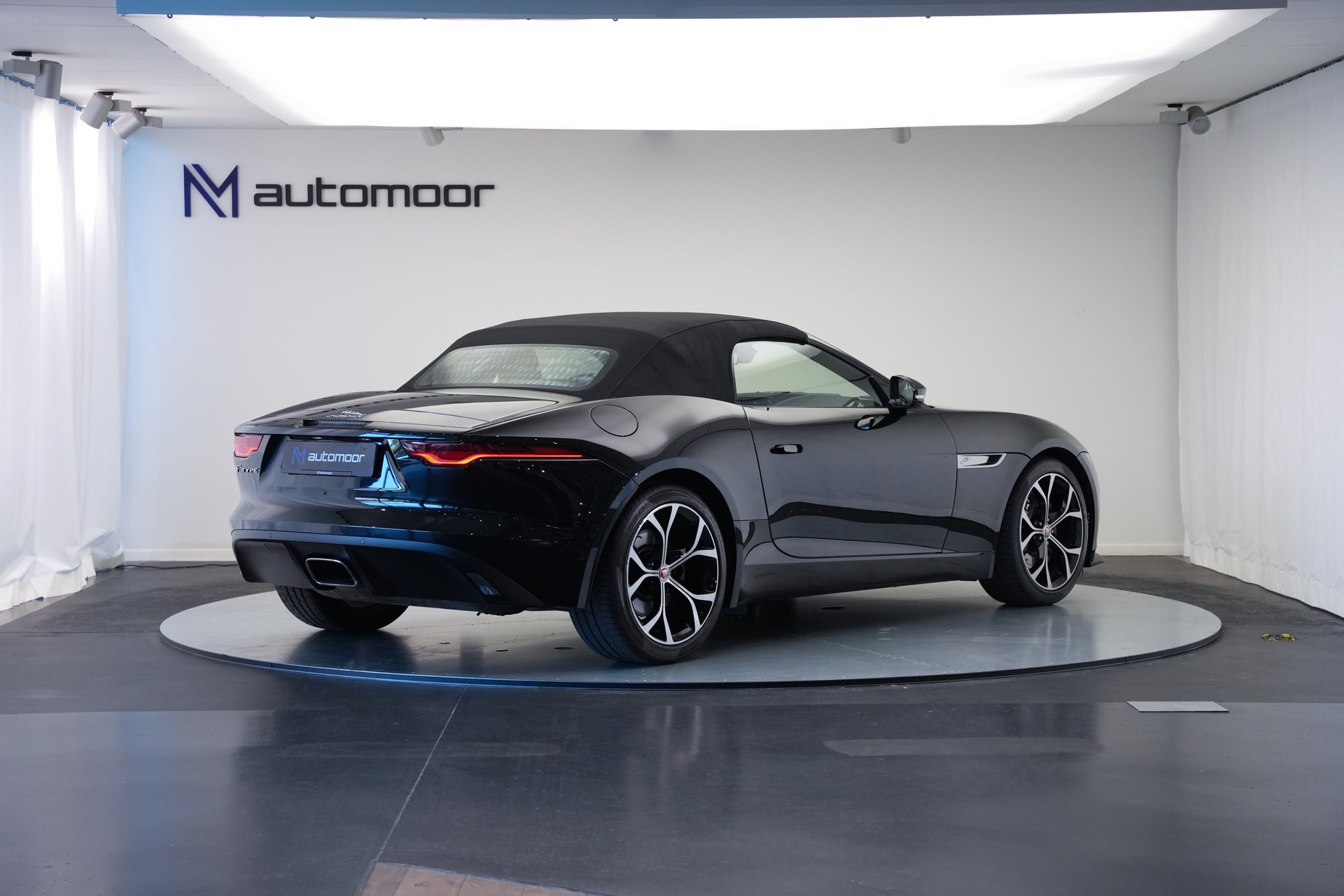 JAGUAR F-Type Convertible 2.0 I4 Automatik-image-11