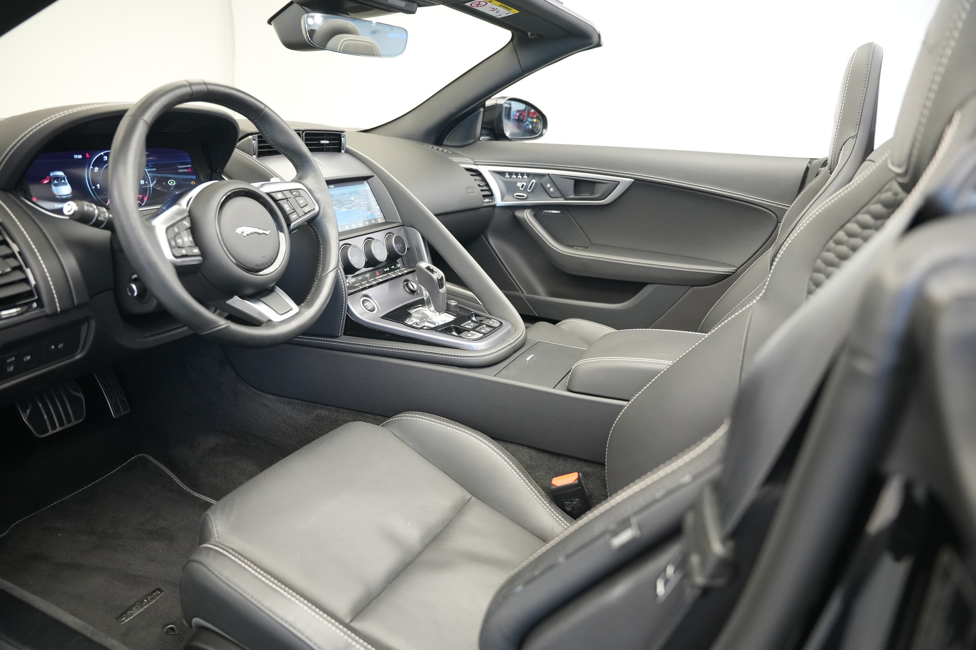 JAGUAR F-Type Convertible 2.0 I4 Automatik-image-14