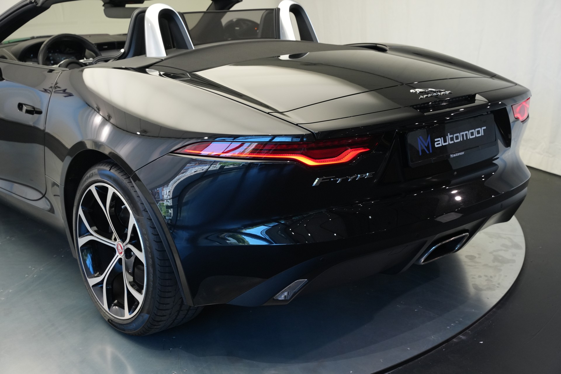 JAGUAR F-Type Convertible 2.0 I4 Automatik-image-39