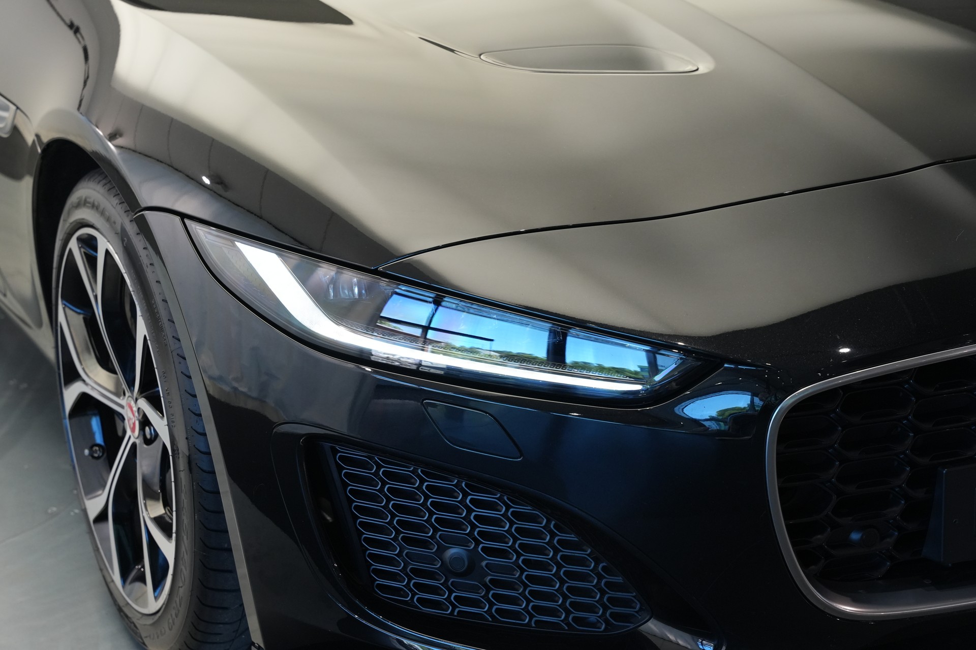 JAGUAR F-Type Convertible 2.0 I4 Automatik-image-43