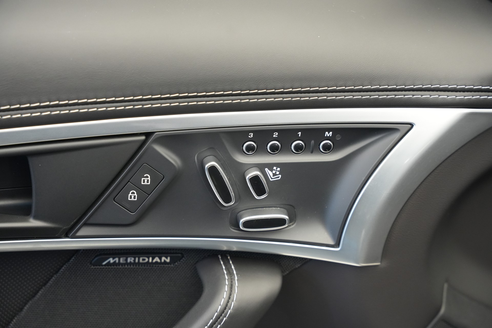 JAGUAR F-Type Convertible 2.0 I4 Automatik-image-18