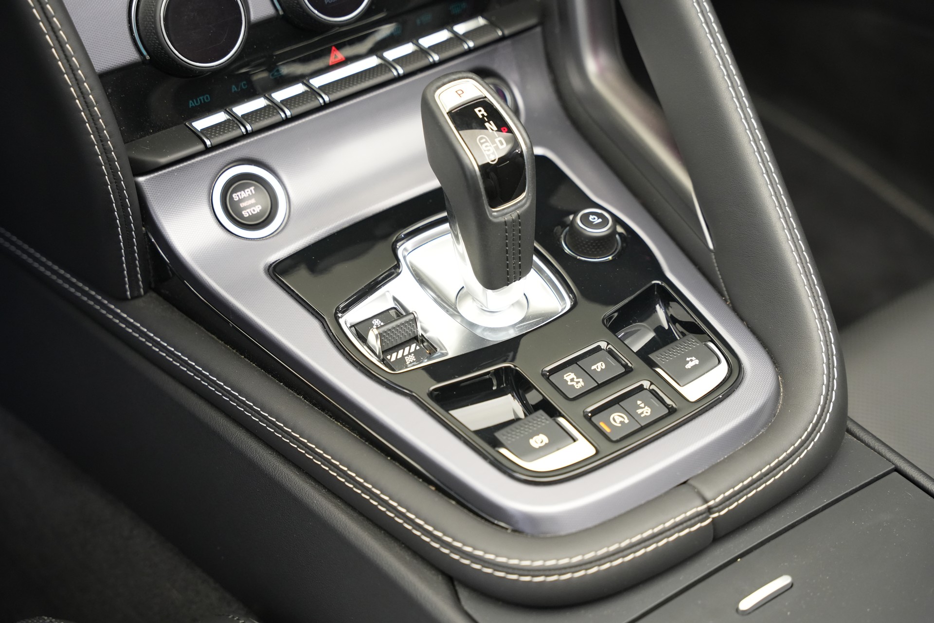 JAGUAR F-Type Convertible 2.0 I4 Automatik-image-23