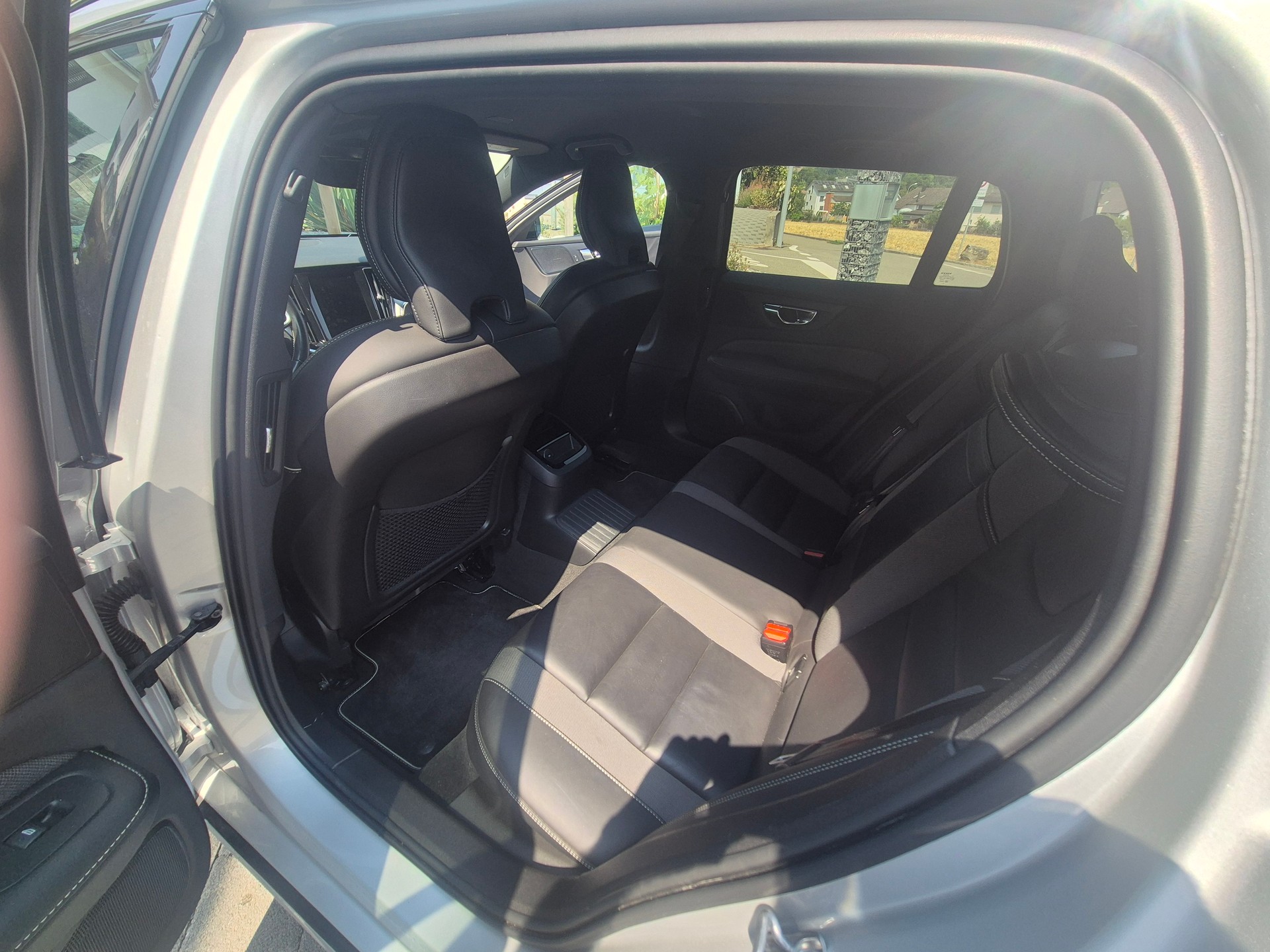 VOLVO 2.0 T6 TE R-Design eAWD-image-4
