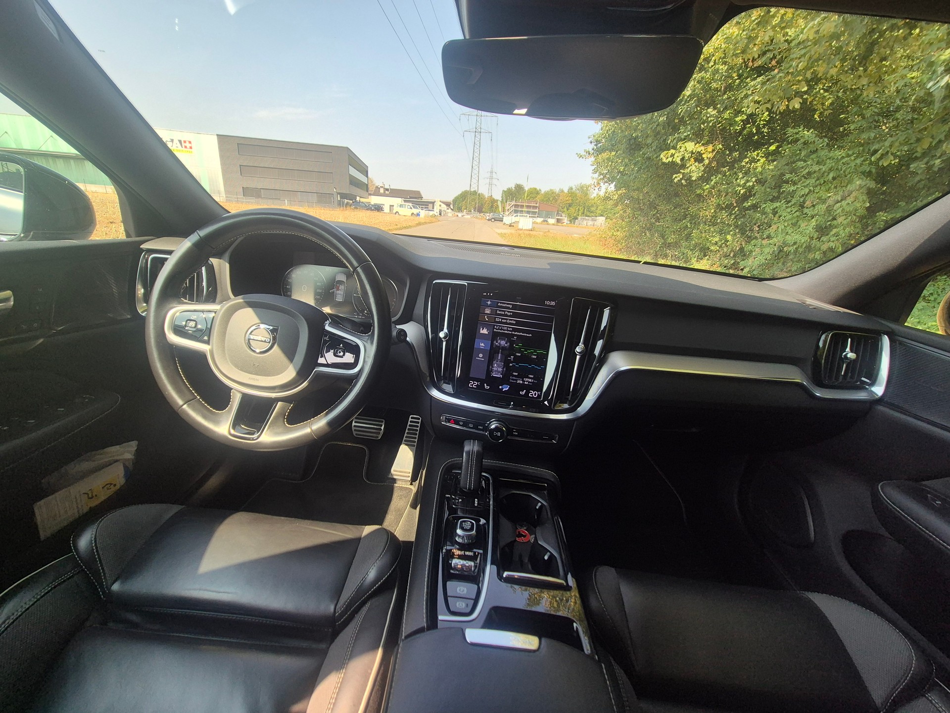 VOLVO 2.0 T6 TE R-Design eAWD-image-2