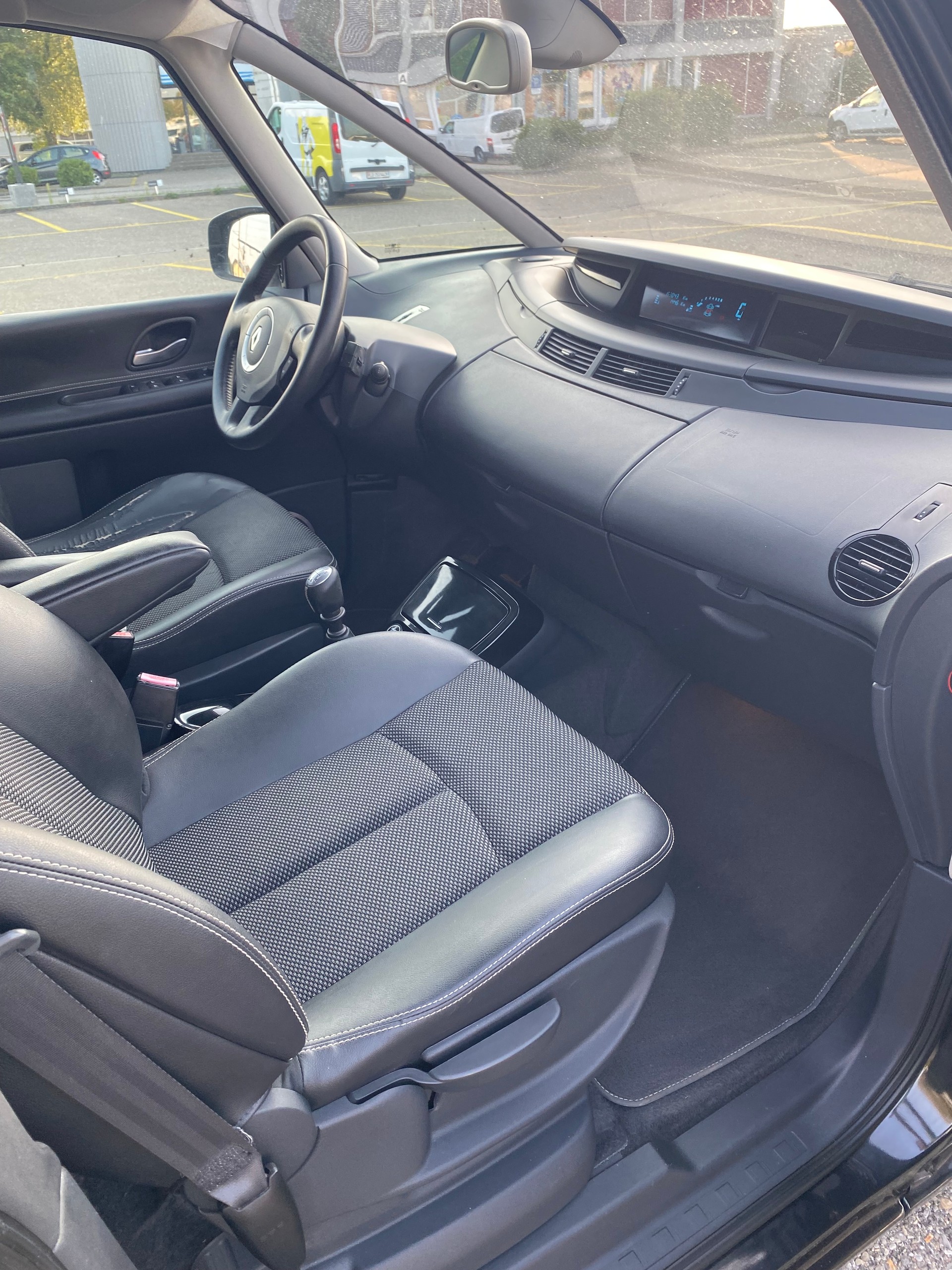 RENAULT Grand Espace 2.0 Turbo Dynamique-image-12