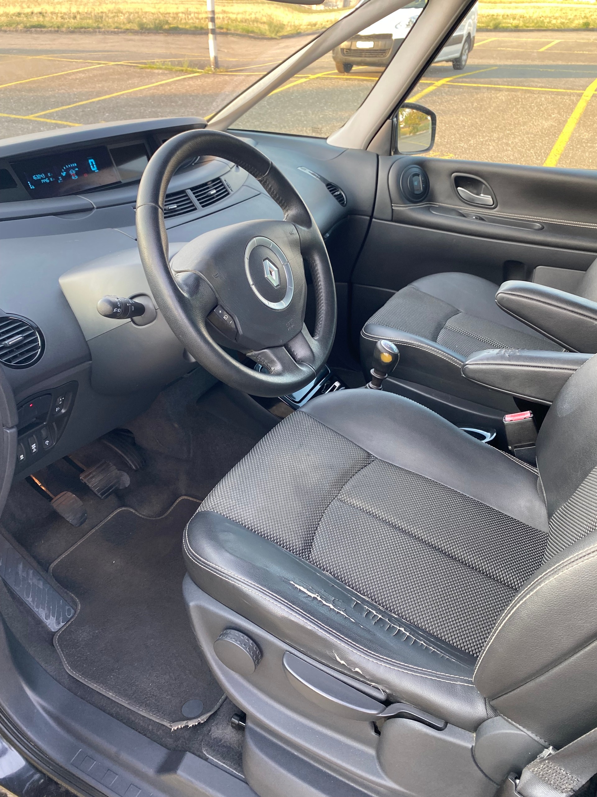 RENAULT Grand Espace 2.0 Turbo Dynamique-image-11