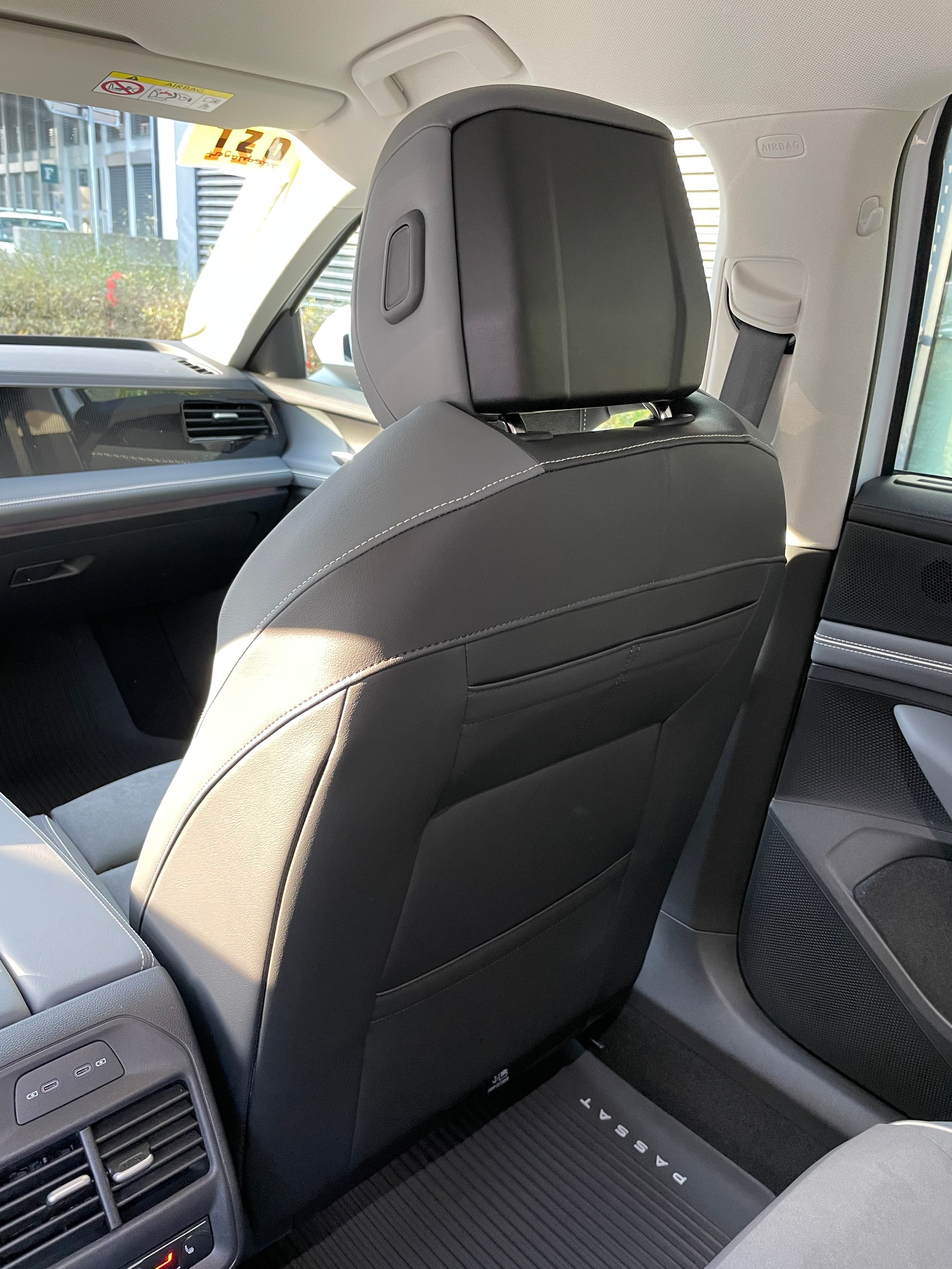 VW Passat Variant 2.0 TDI evo Business 4 Motion DSG-image-15