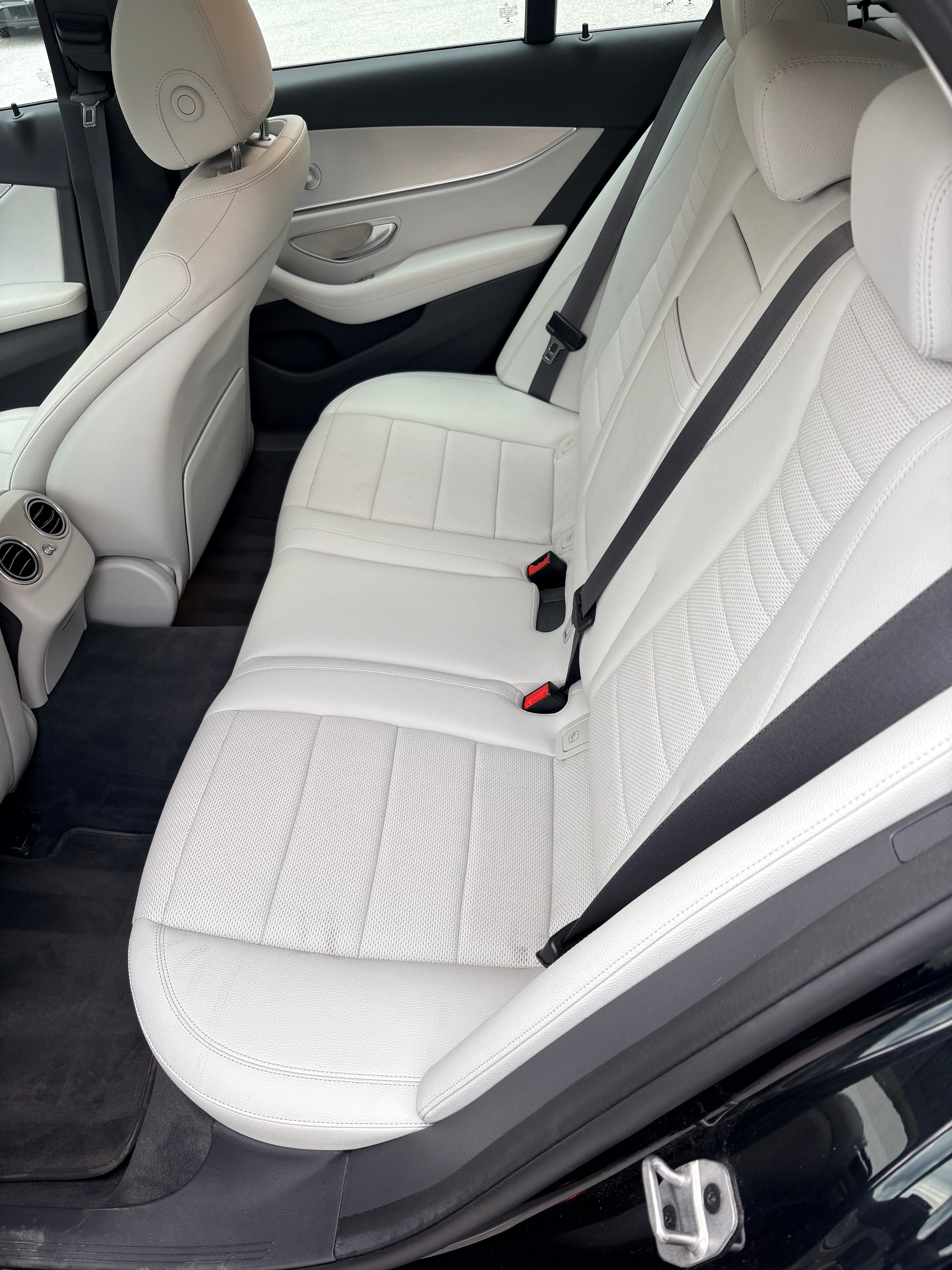 MERCEDES-BENZ E 200 T 4Matic Avantgarde 9G-Tronic-image-16