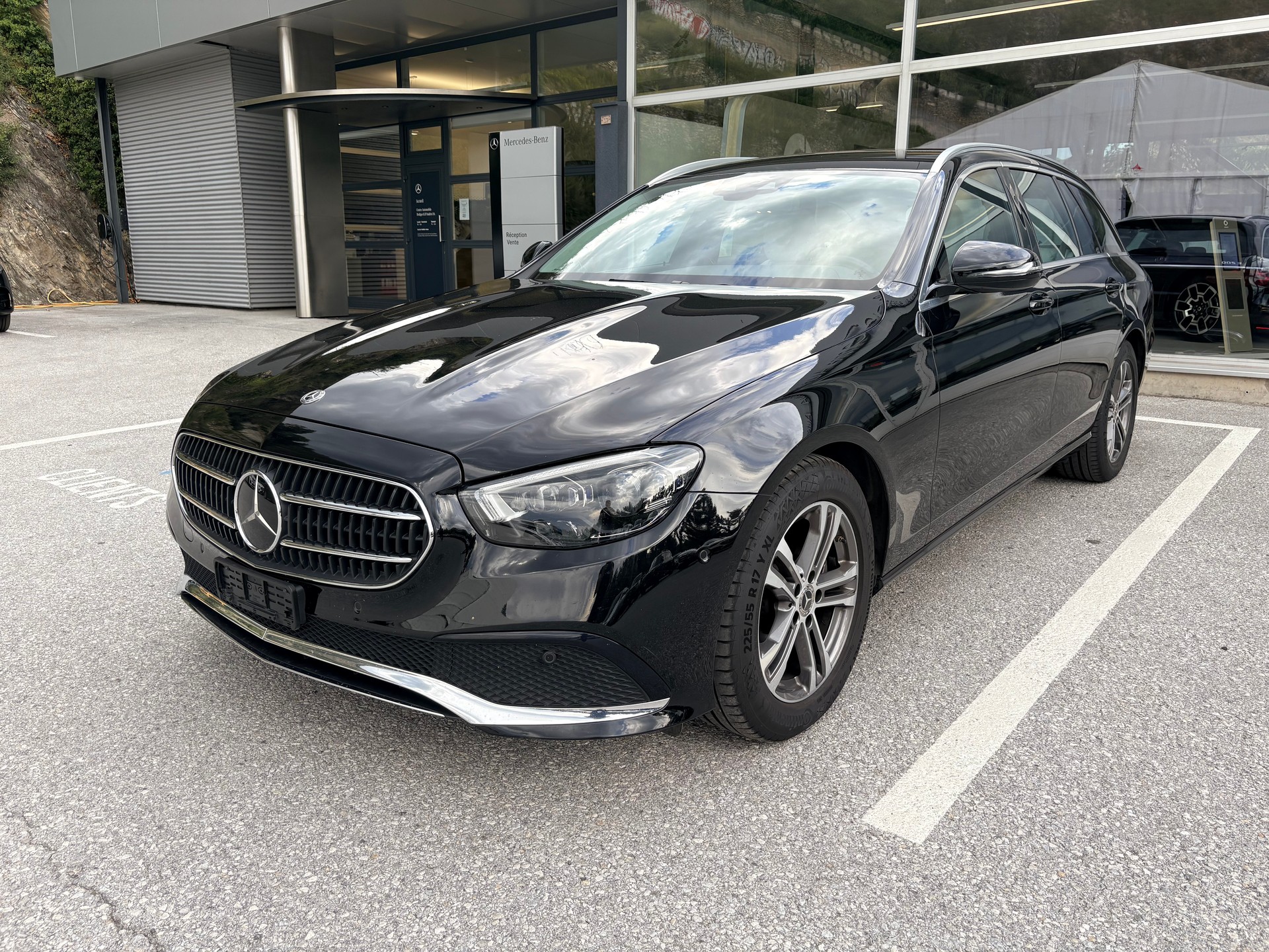 MERCEDES-BENZ E 200 T 4Matic Avantgarde 9G-Tronic-image-3