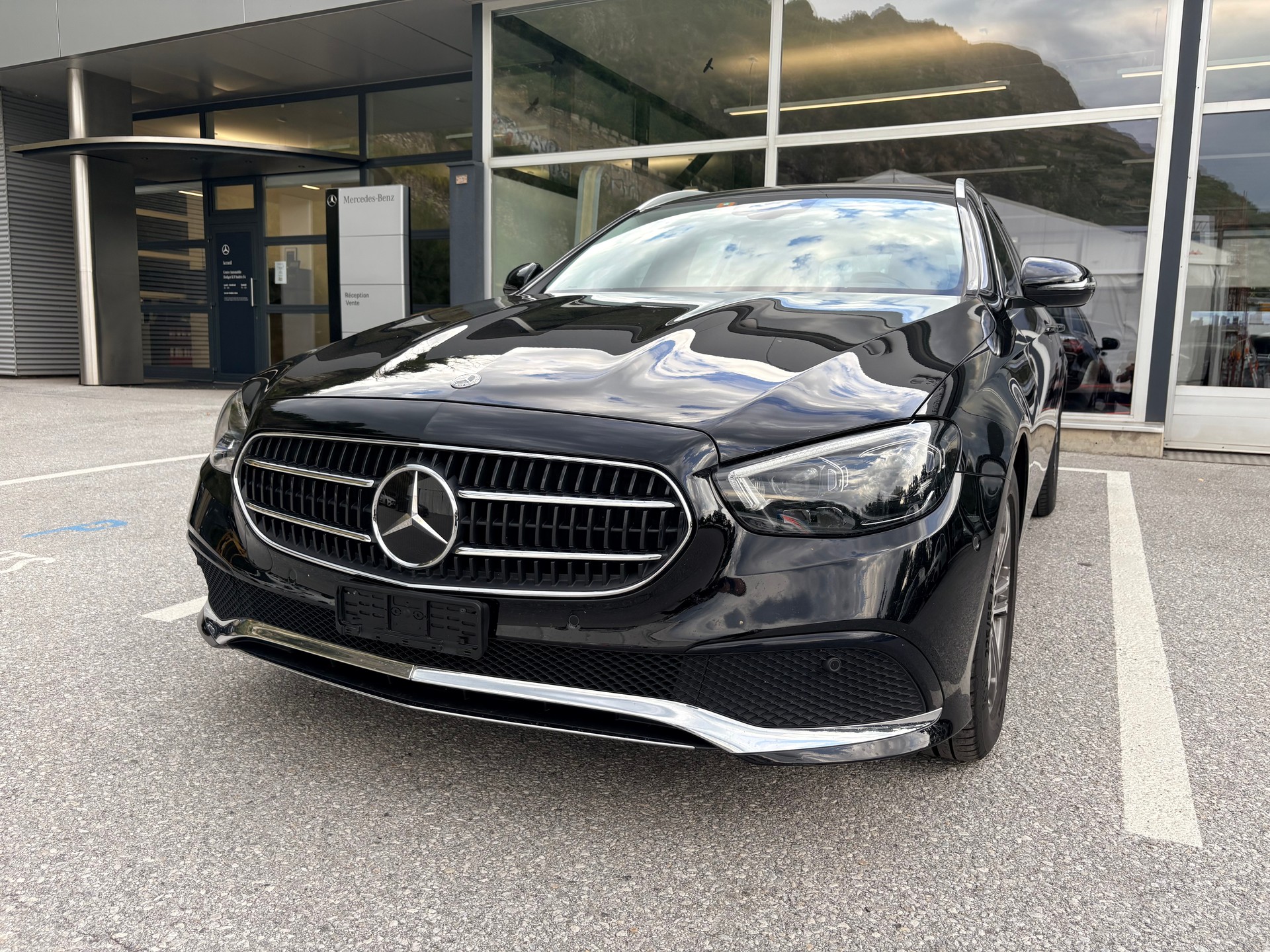 MERCEDES-BENZ E 200 T 4Matic Avantgarde 9G-Tronic-image-1