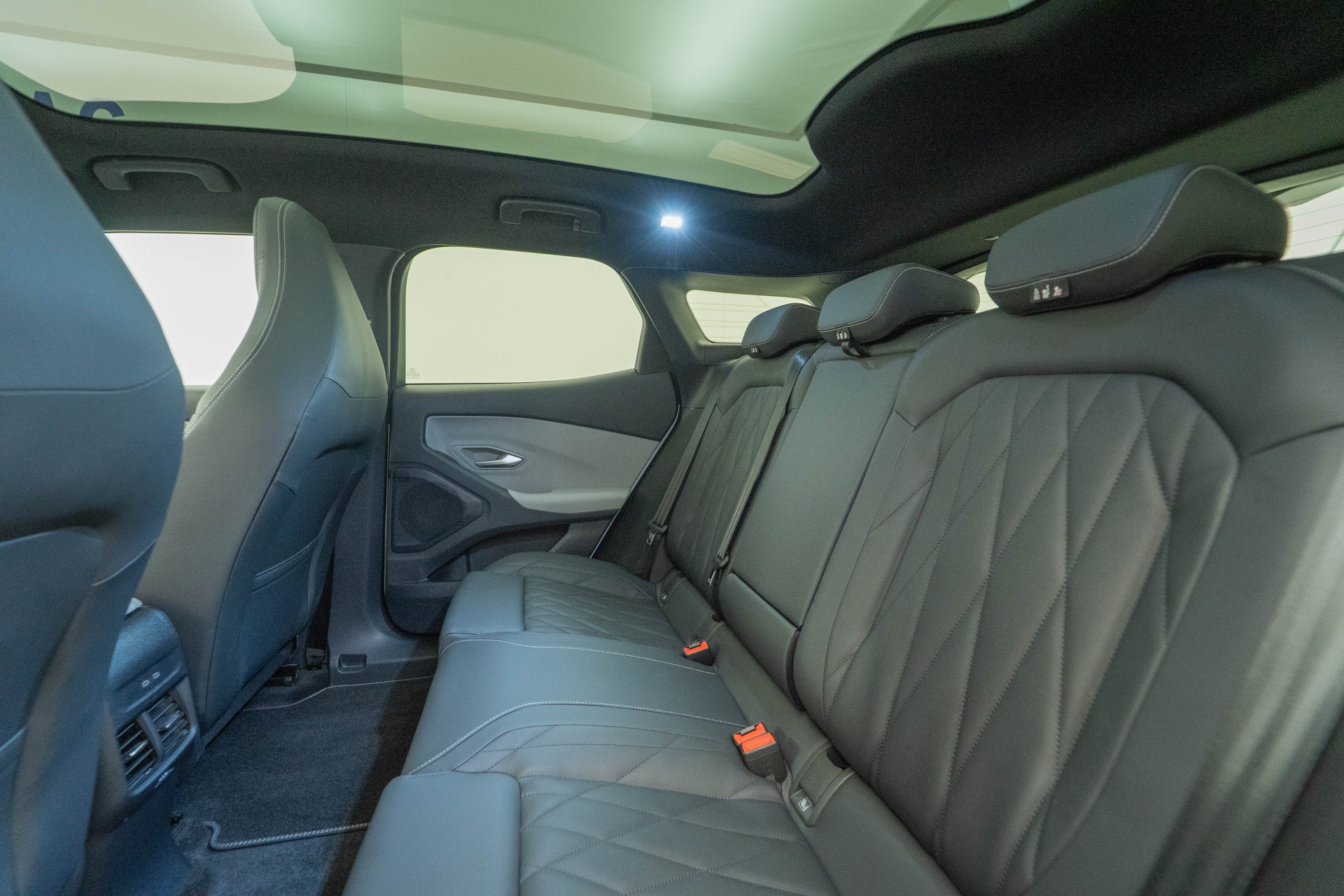 FORD Explorer Extended Range Premium AWD-image-8
