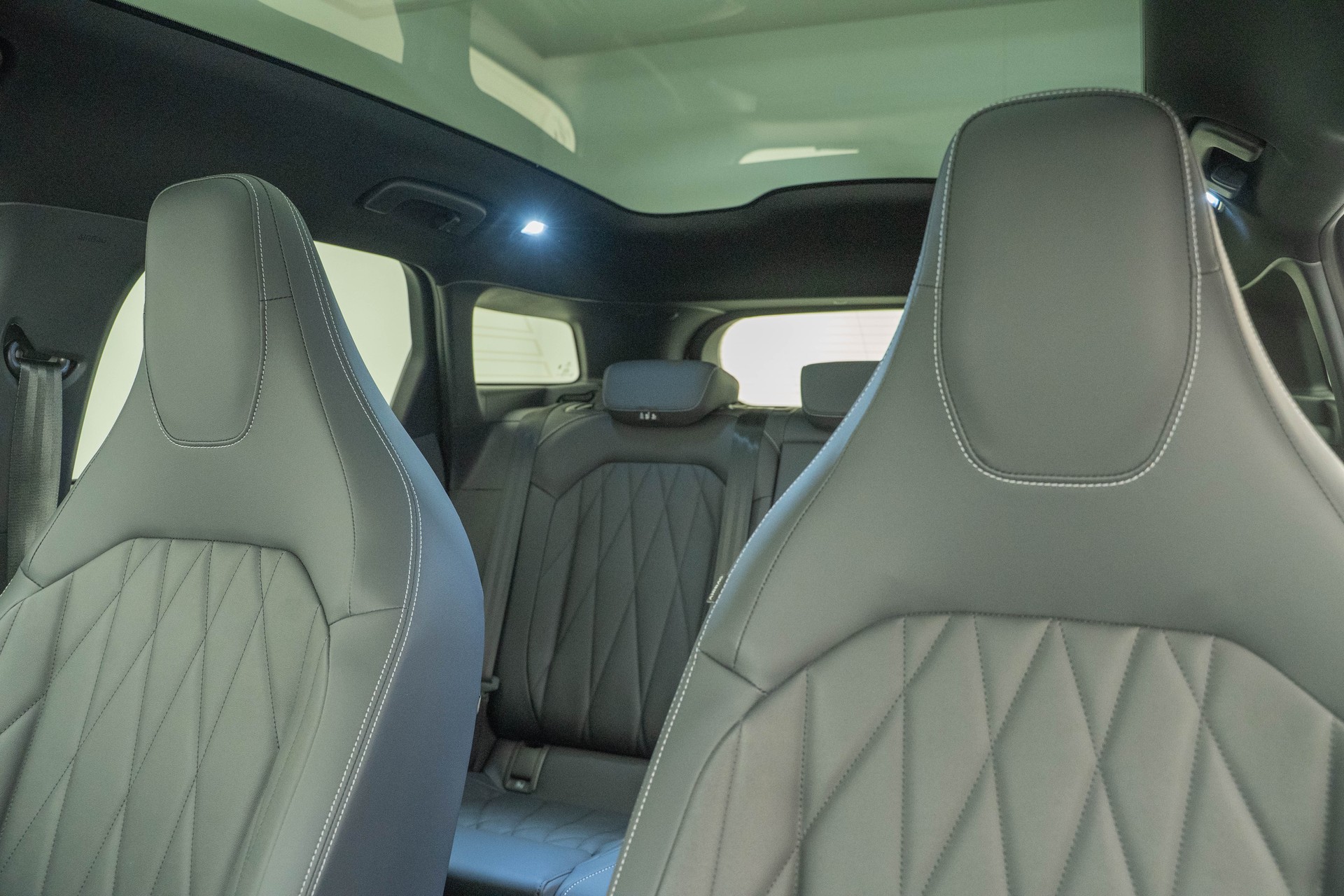 FORD Explorer Extended Range Premium AWD-image-9
