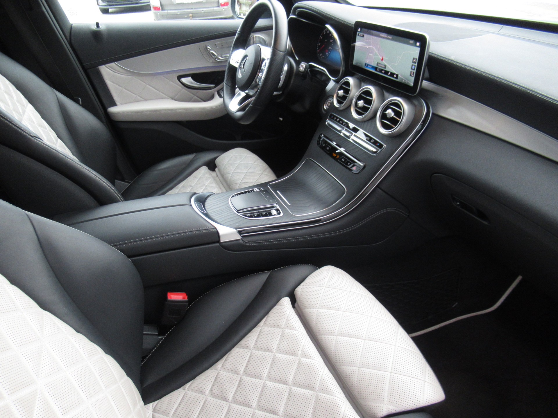 MERCEDES-BENZ GLC 400 d 4Matic AMG Line 9G-Tronic-image-6