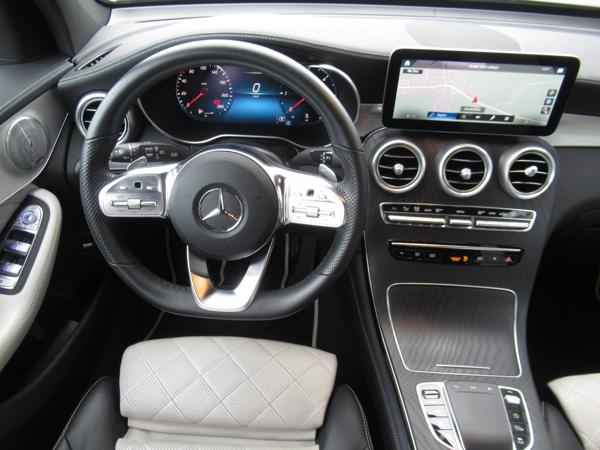 MERCEDES-BENZ GLC 400 d 4Matic AMG Line 9G-Tronic-image-7