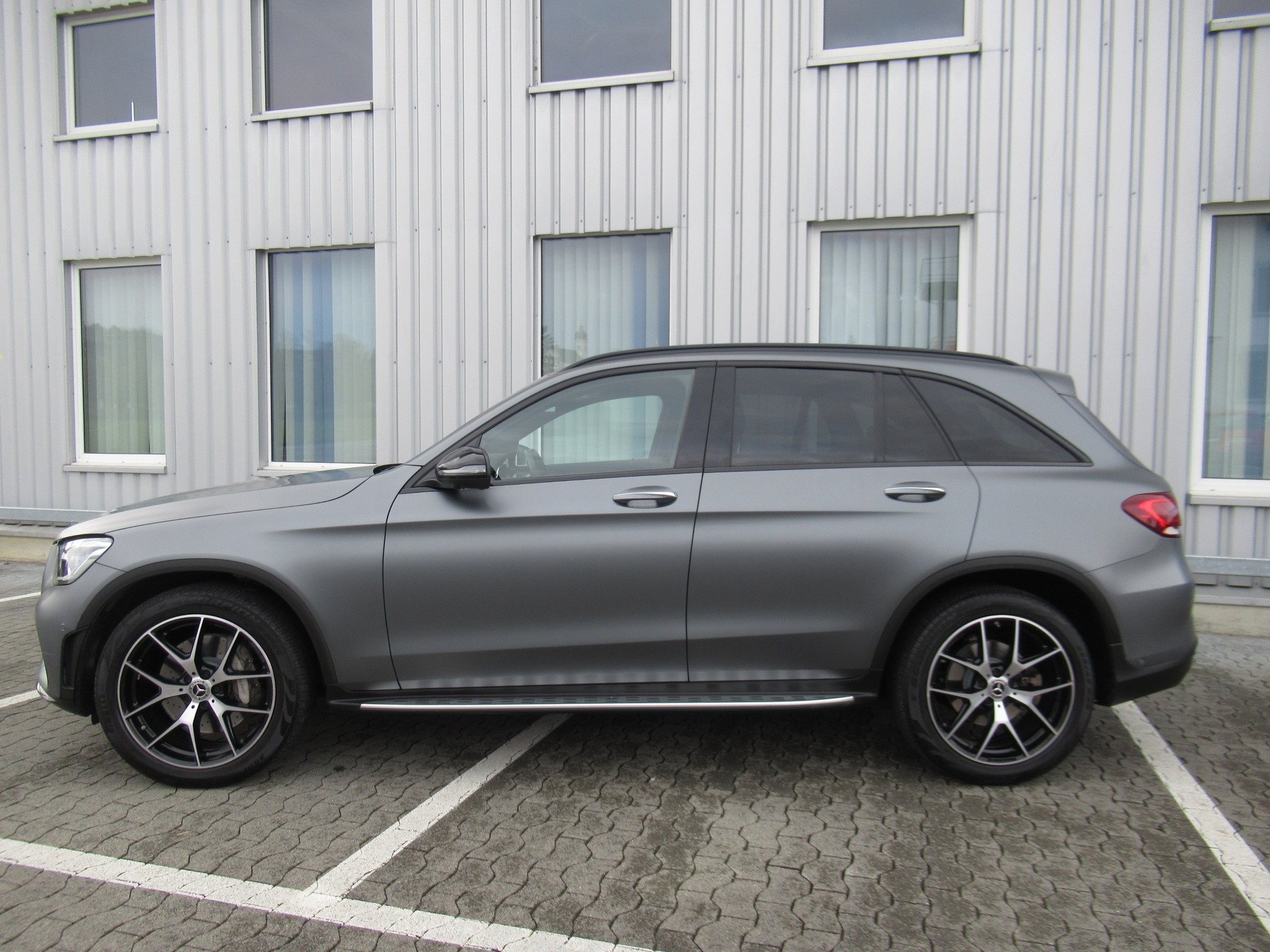 MERCEDES-BENZ GLC 400 d 4Matic AMG Line 9G-Tronic-image-2
