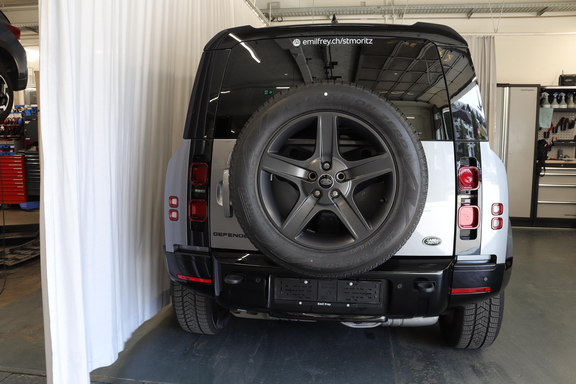 LAND ROVER Defender 110 3.0 D I6 X-Dynamic SE-image-15