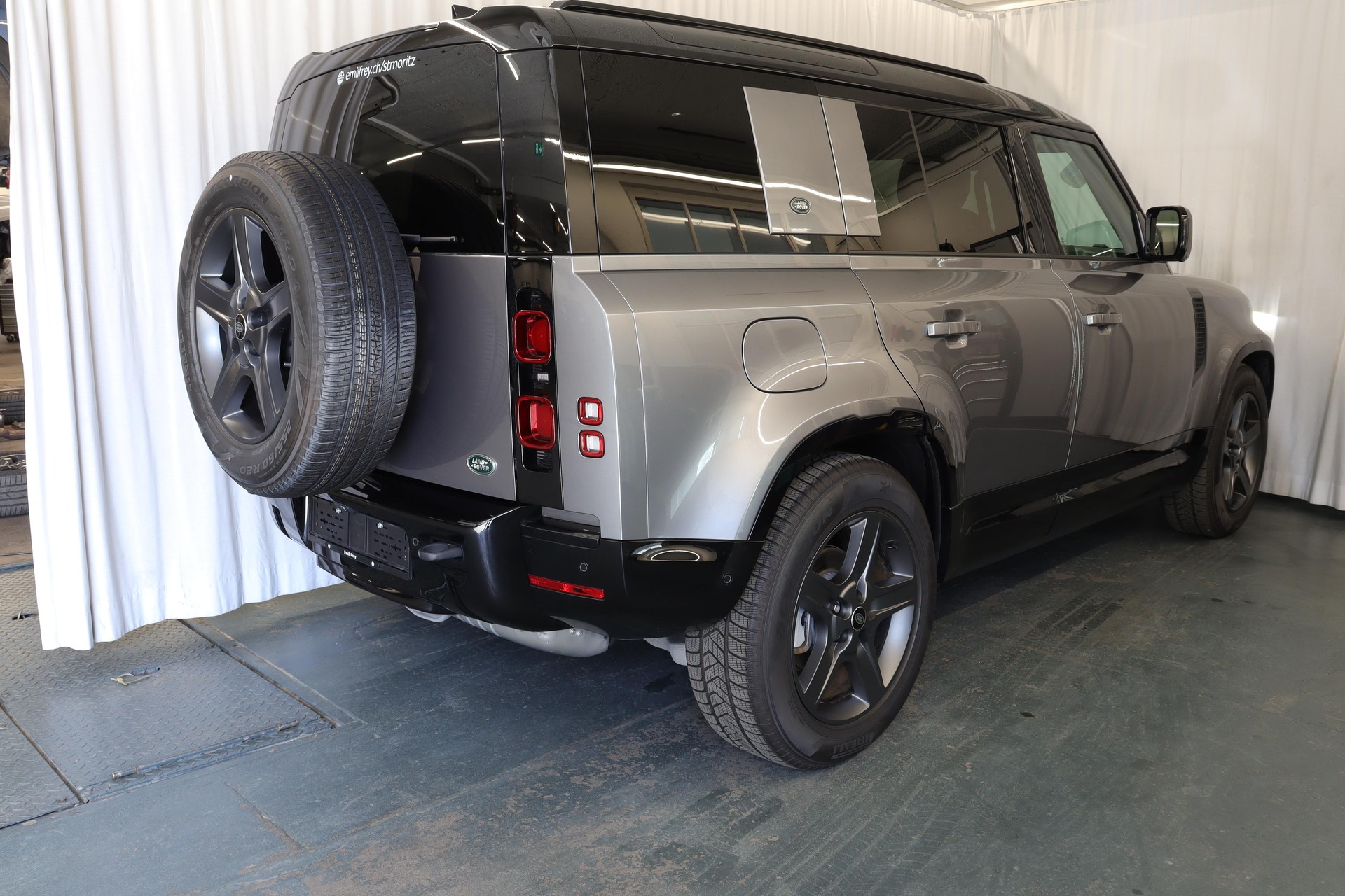 LAND ROVER Defender 110 3.0 D I6 X-Dynamic SE-image-1