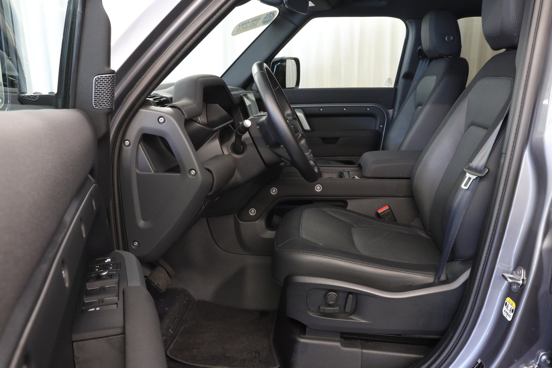 LAND ROVER Defender 110 3.0 D I6 X-Dynamic SE-image-8