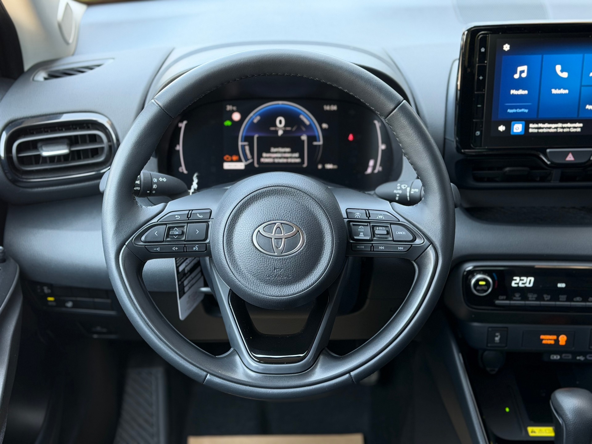 TOYOTA Yaris 1.5 Team Deutschland e-CVT-image-14