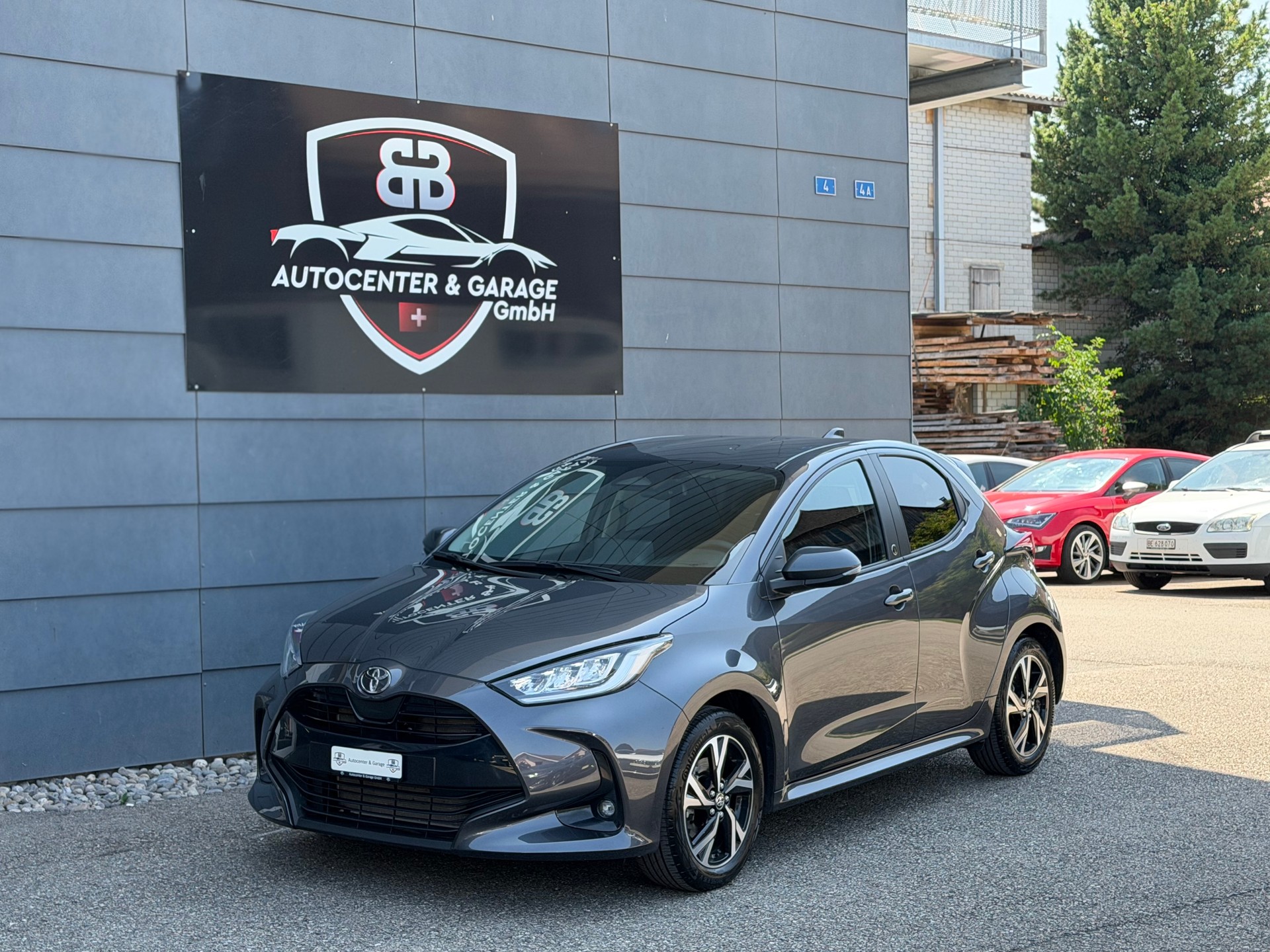 TOYOTA Yaris 1.5 Team Deutschland e-CVT-showroom-element-1