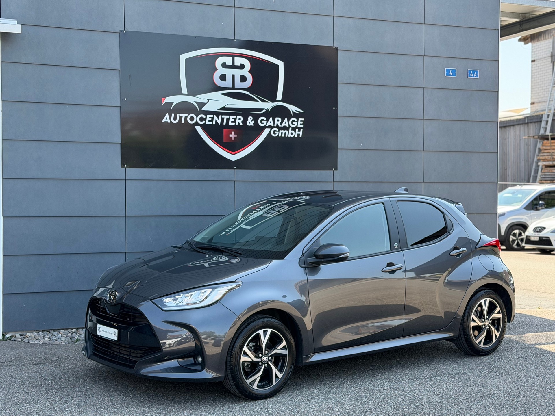 TOYOTA Yaris 1.5 Team Deutschland e-CVT-showroom-element-2