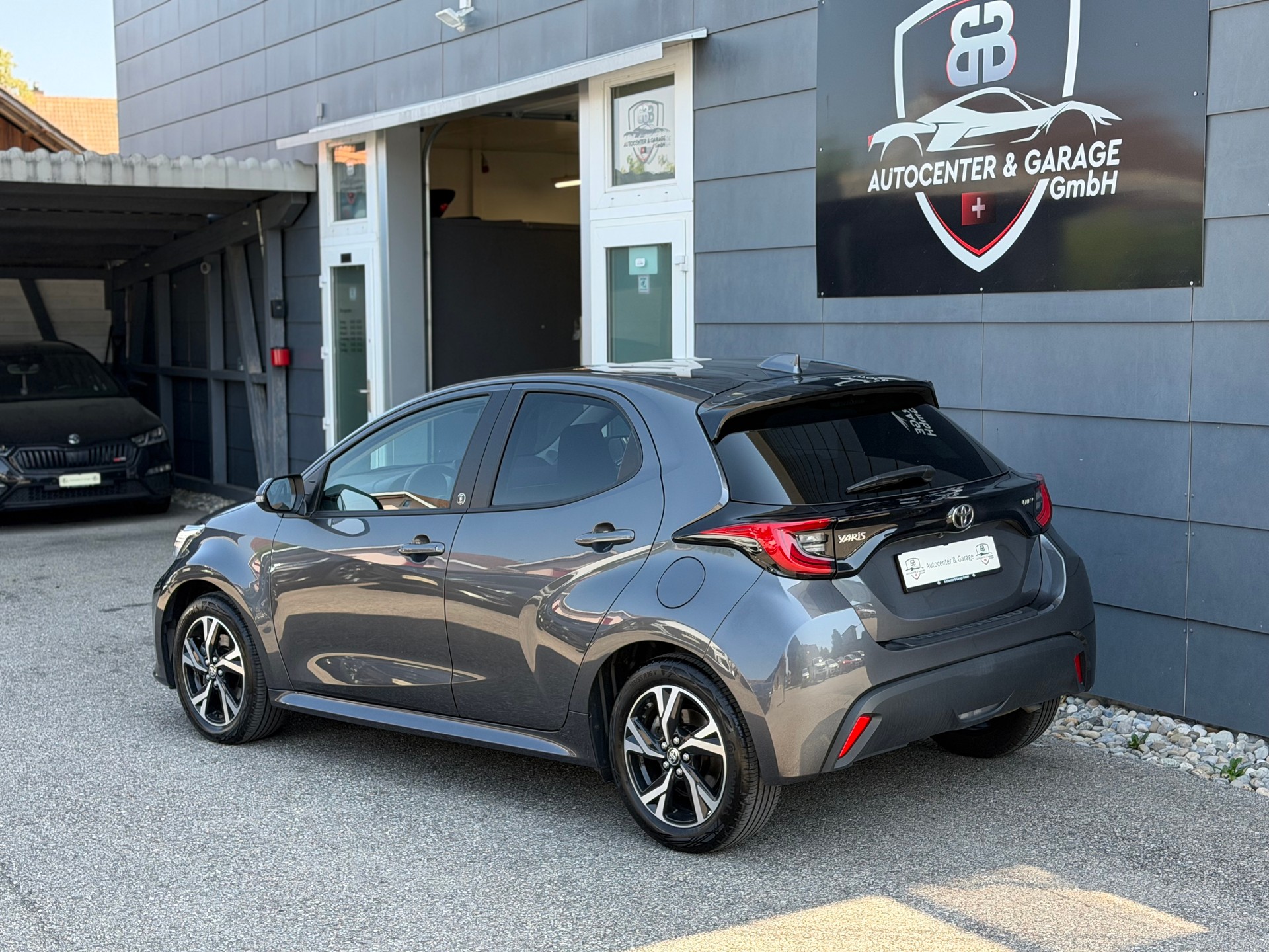 TOYOTA Yaris 1.5 Team Deutschland e-CVT-image-5