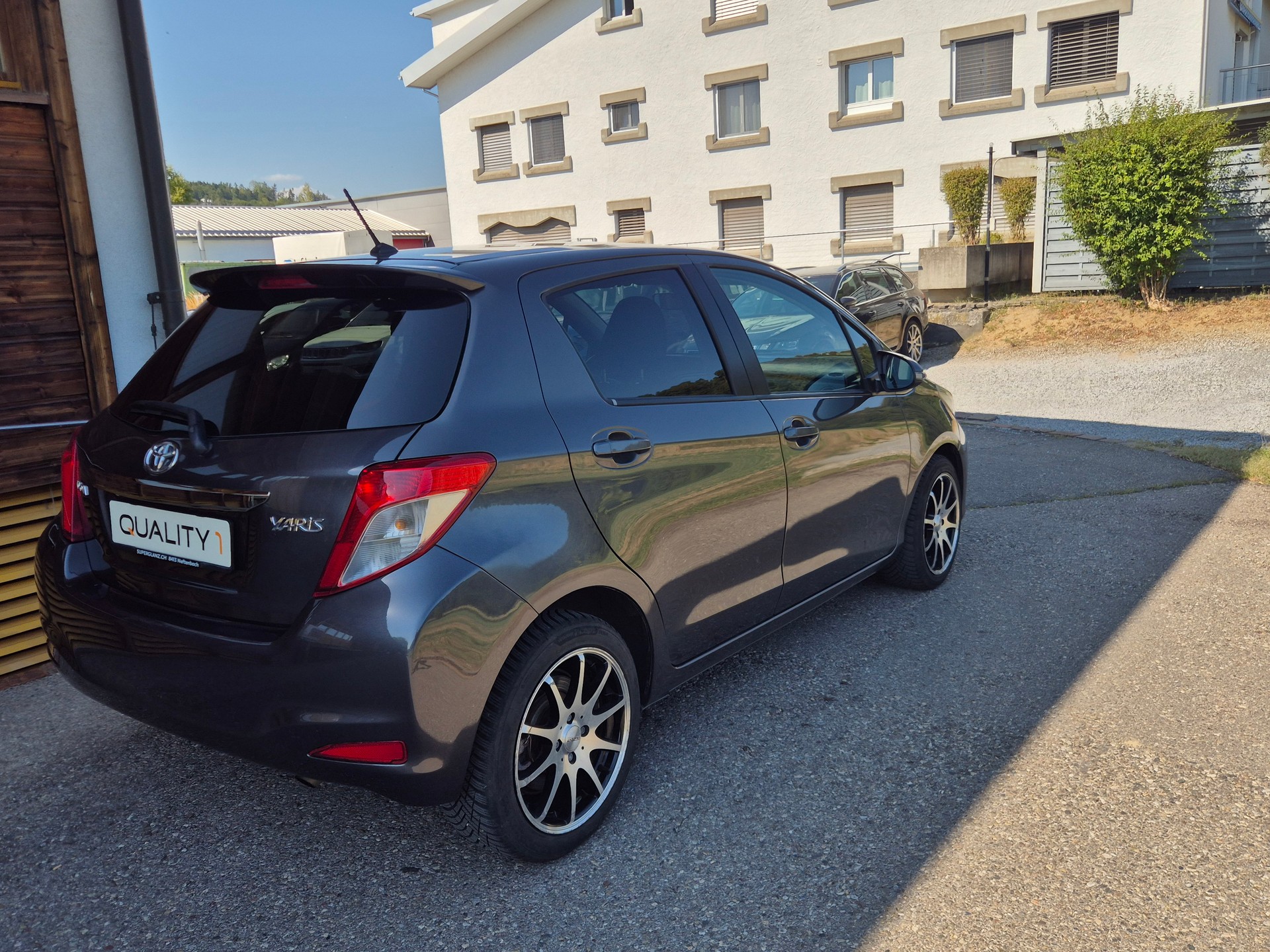 TOYOTA Yaris 1.33 Style-image-11