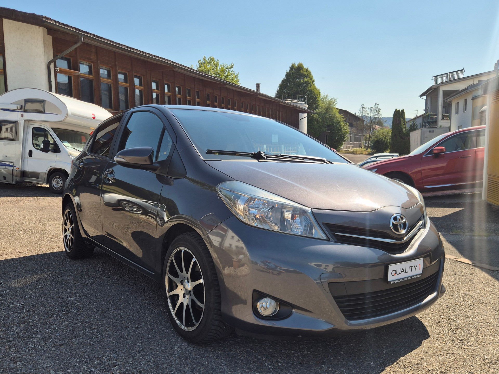 TOYOTA Yaris 1.33 Style-image-1