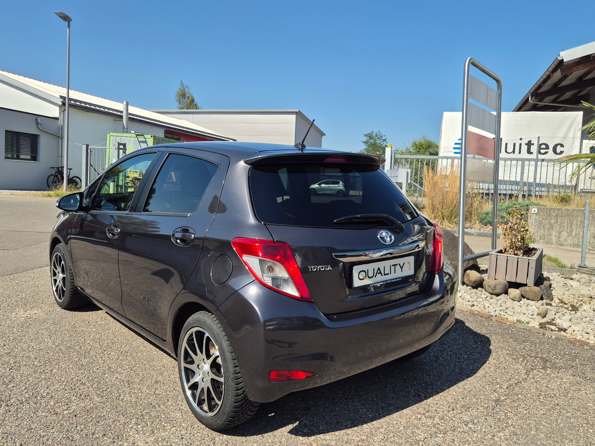 TOYOTA Yaris 1.33 Style-image-2