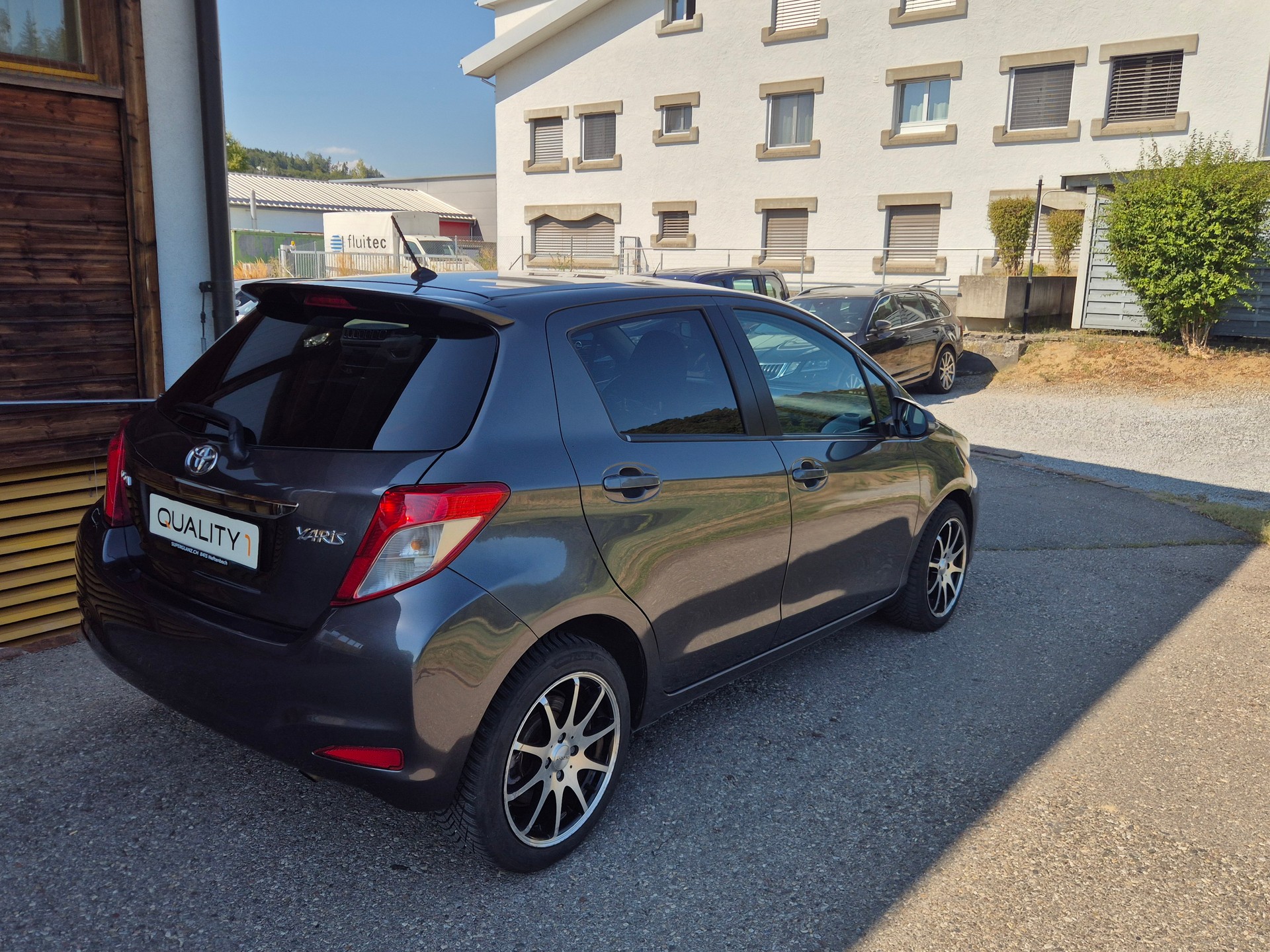 TOYOTA Yaris 1.33 Style-image-3