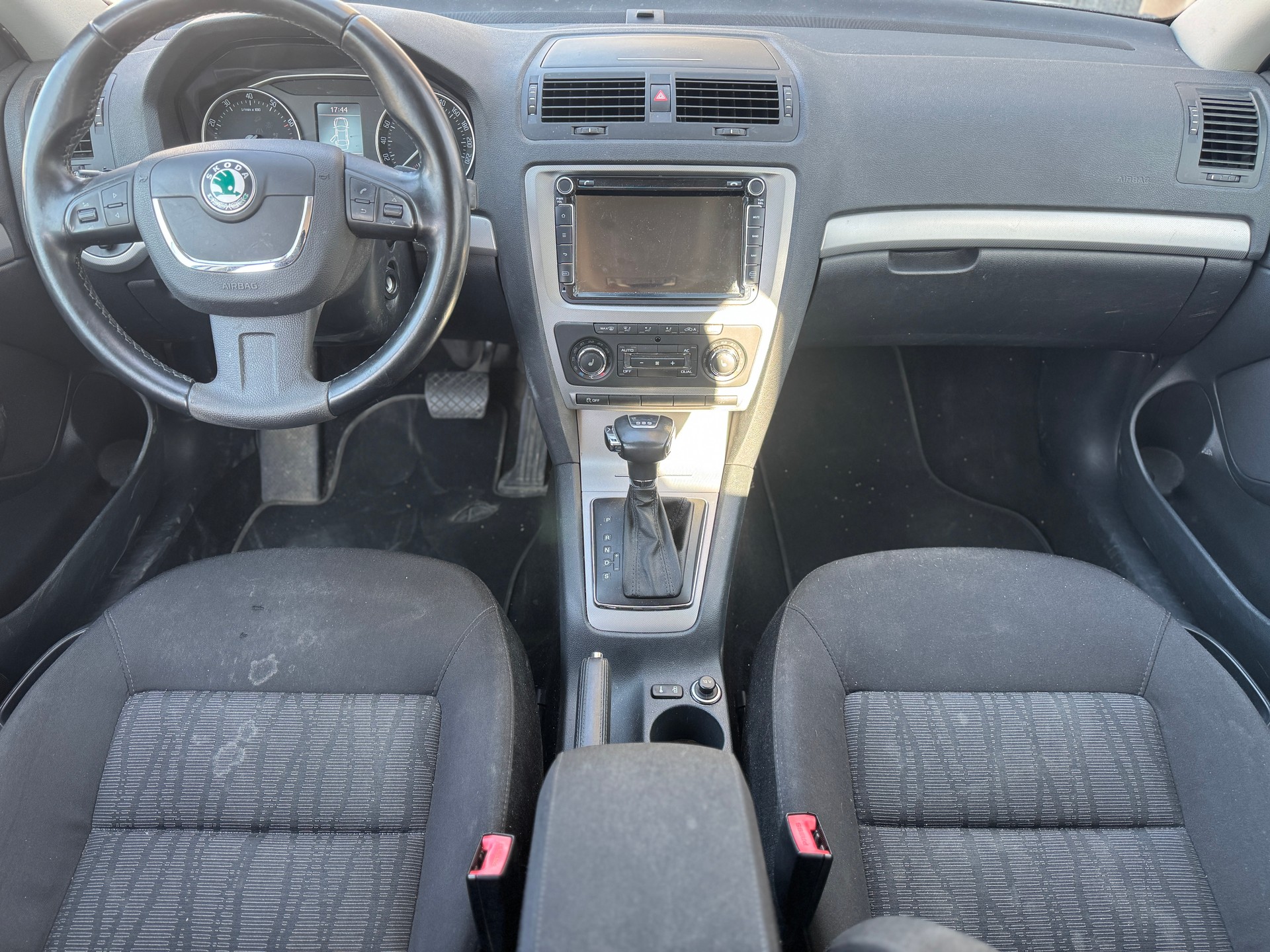 SKODA Octavia Combi 1.4 TSI Ambition DSG-image-13