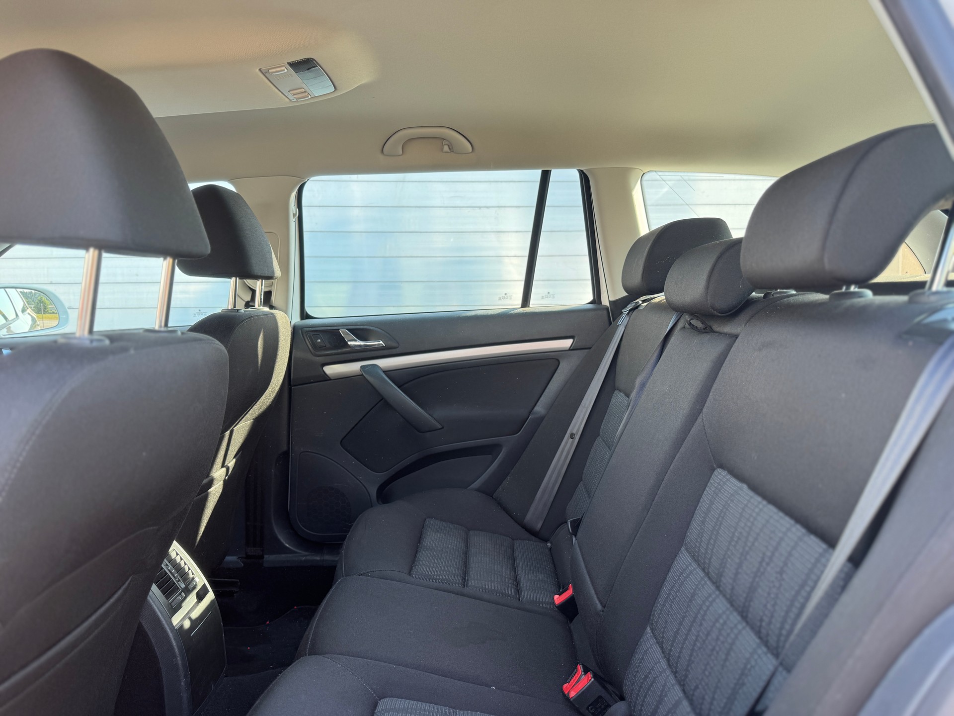 SKODA Octavia Combi 1.4 TSI Ambition DSG-image-5