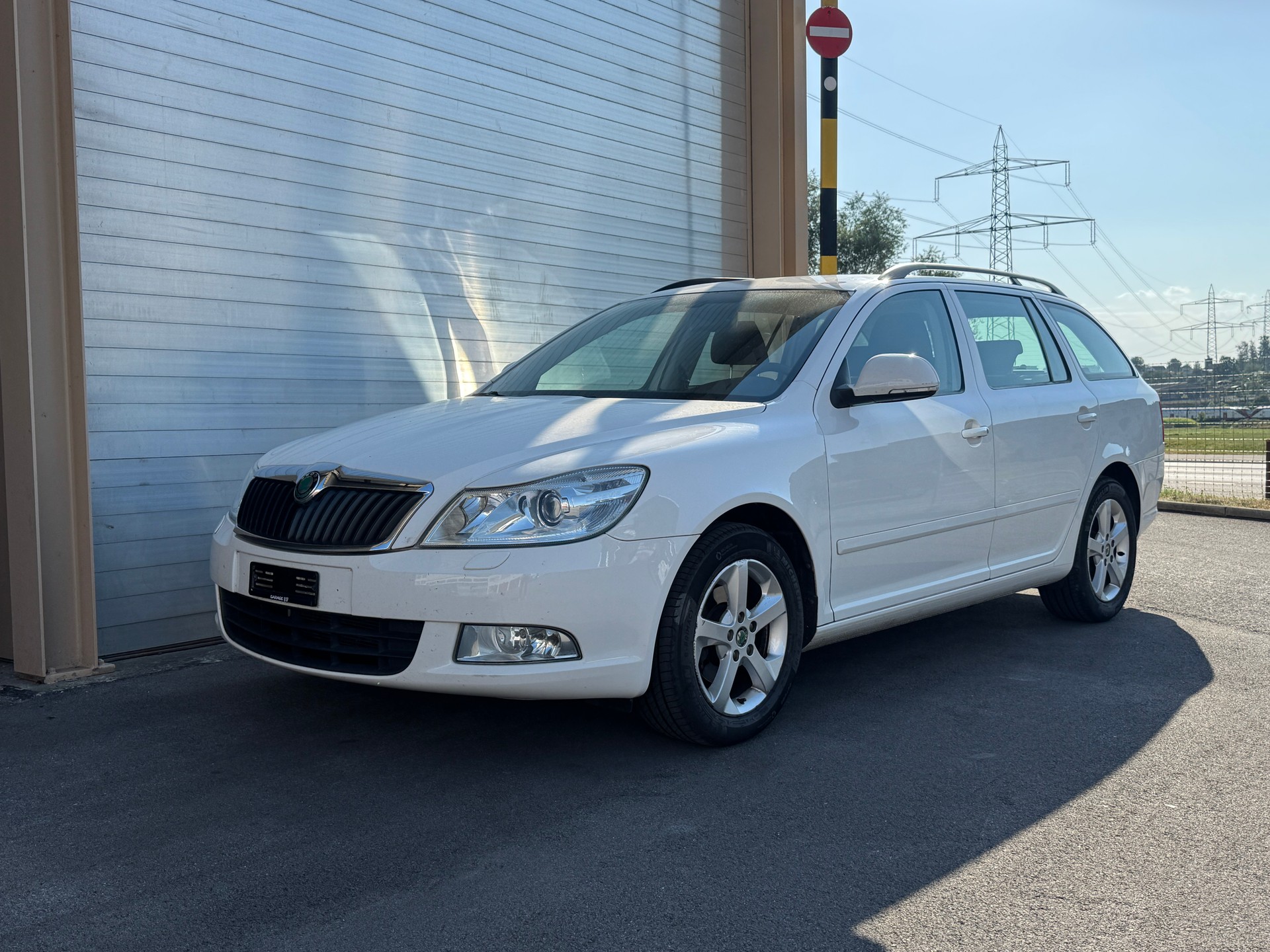 SKODA Octavia Combi 1.4 TSI Ambition DSG-image-0