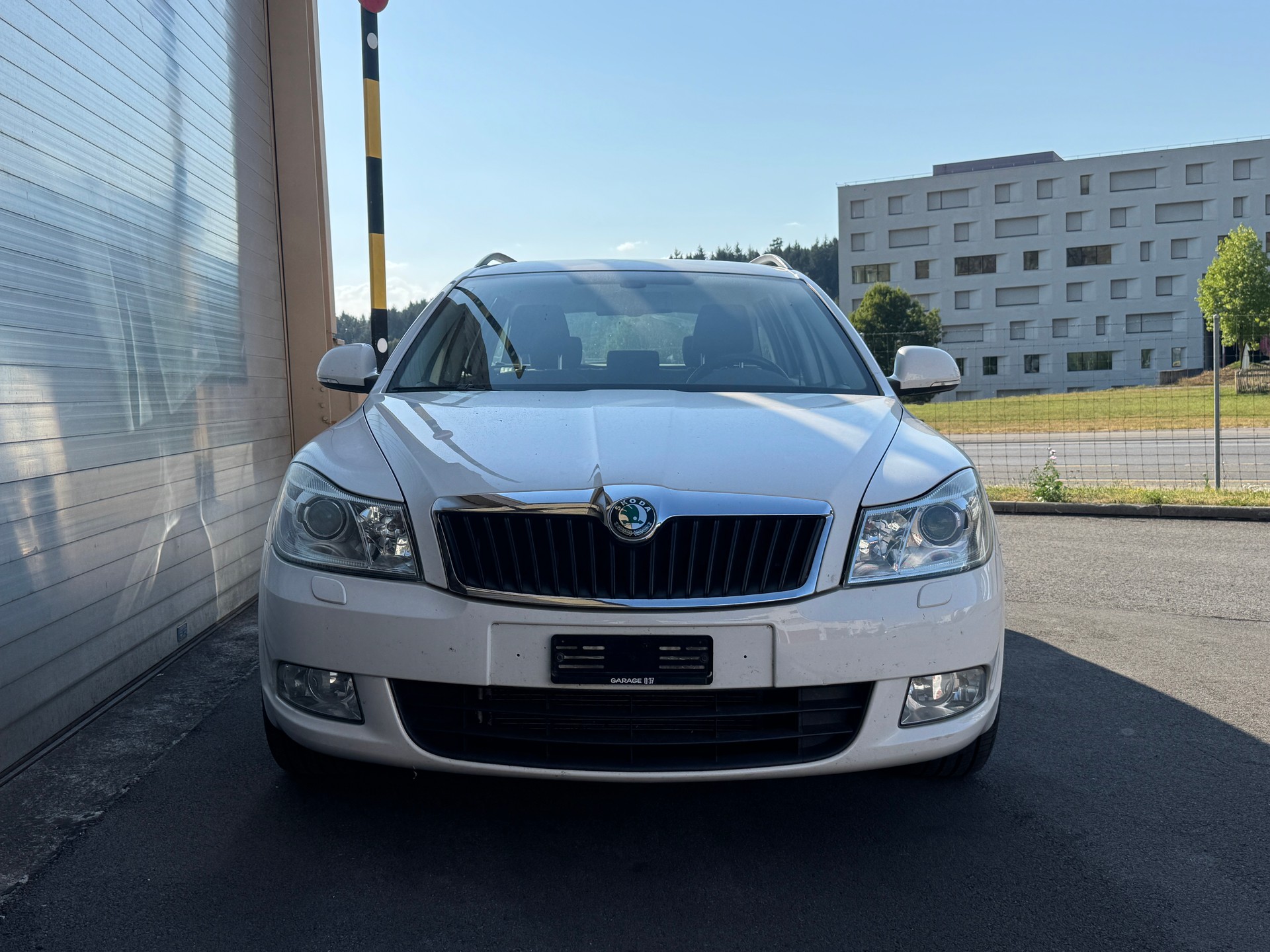 SKODA Octavia Combi 1.4 TSI Ambition DSG-image-1