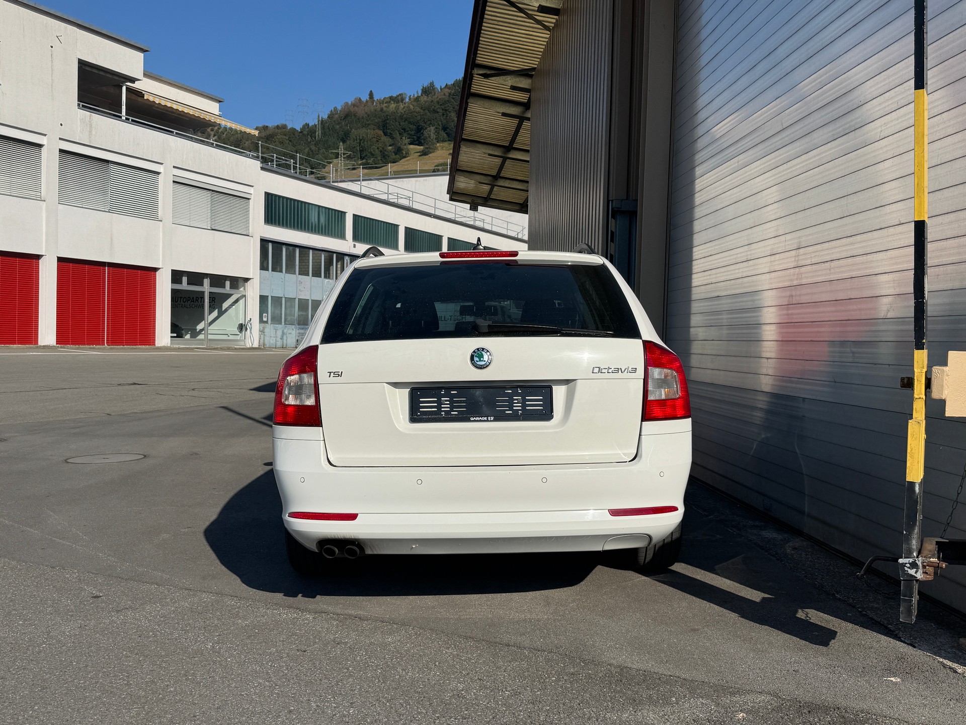 SKODA Octavia Combi 1.4 TSI Ambition DSG-image-4