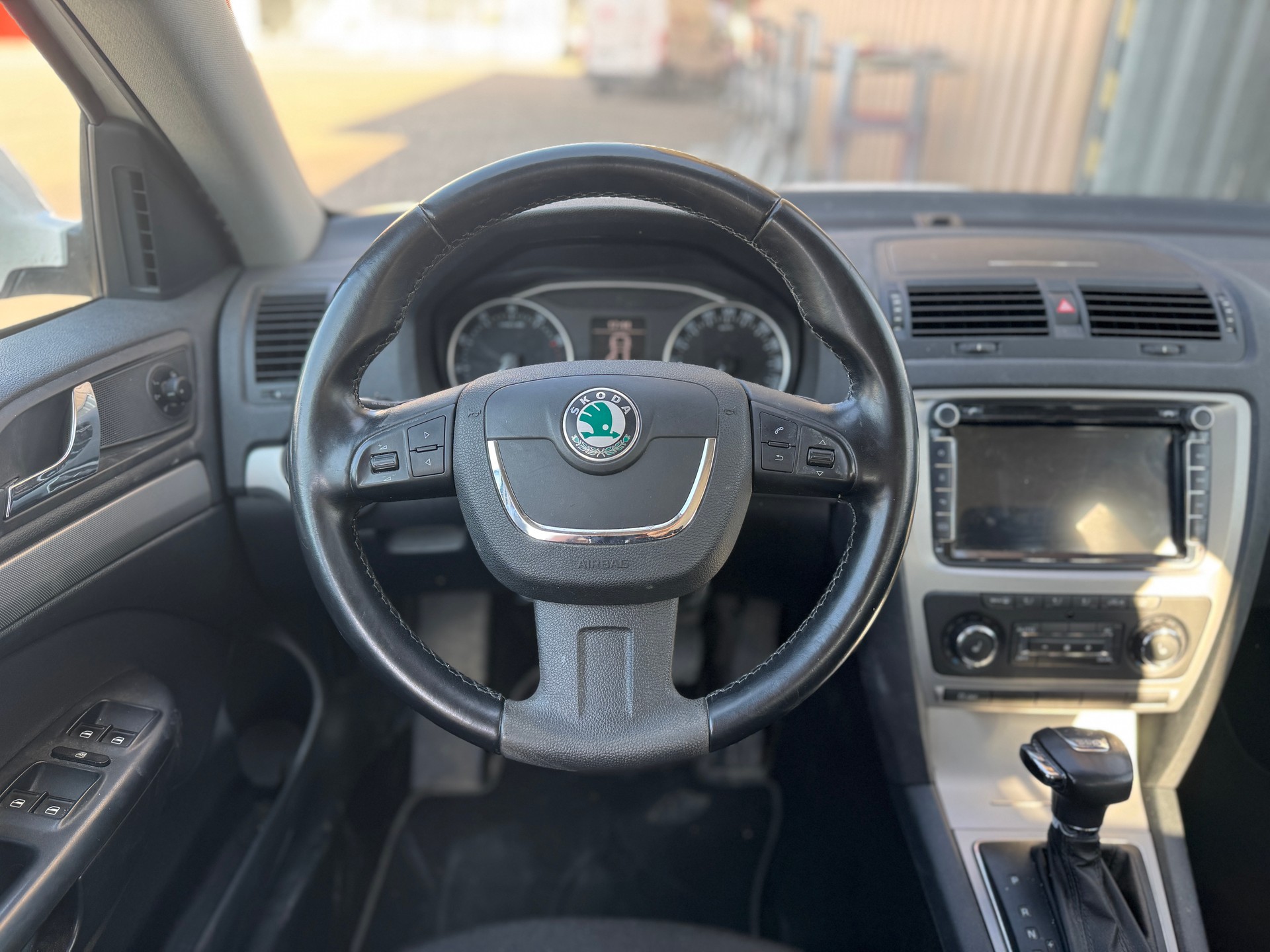 SKODA Octavia Combi 1.4 TSI Ambition DSG-image-10