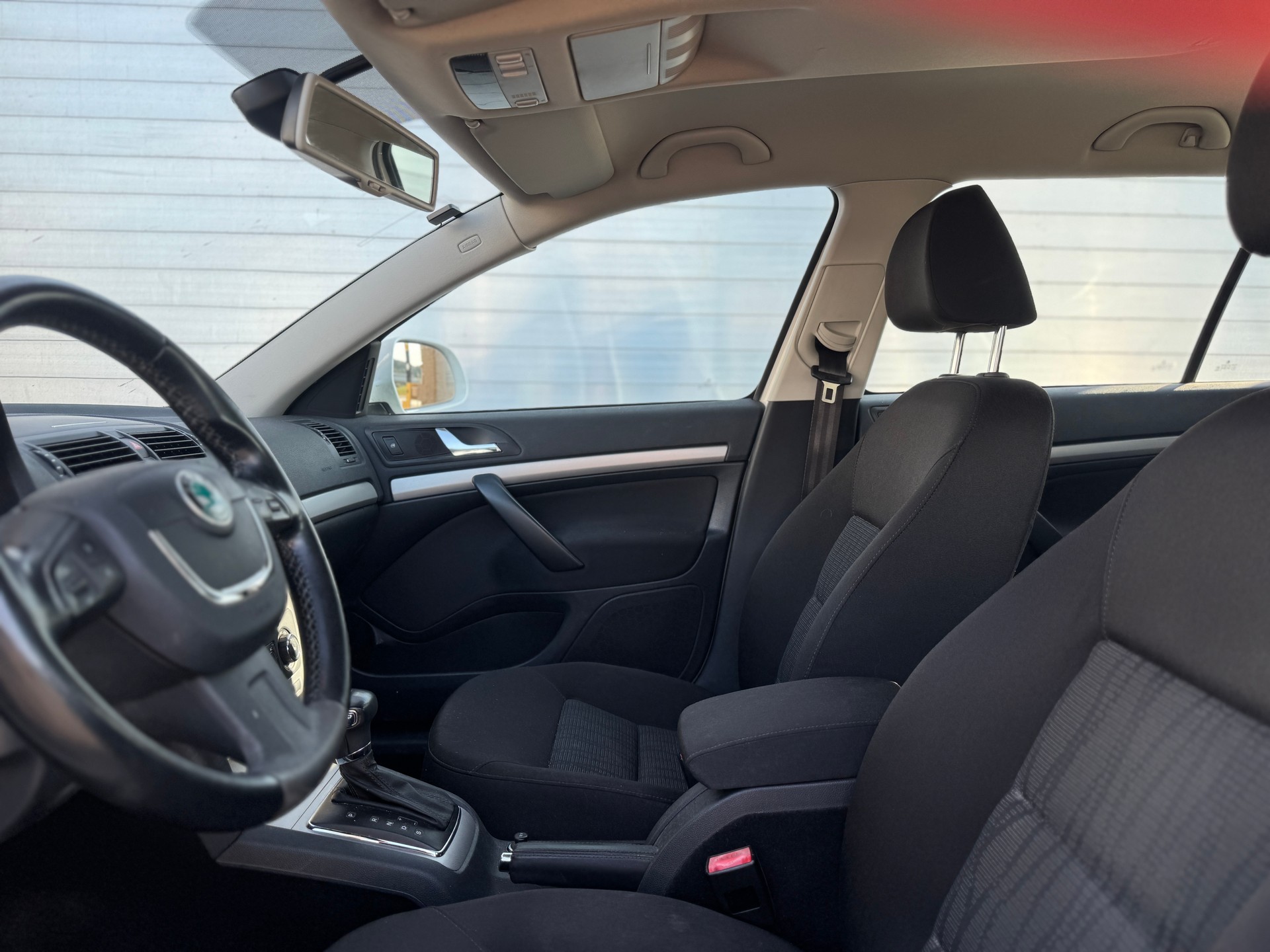SKODA Octavia Combi 1.4 TSI Ambition DSG-image-14