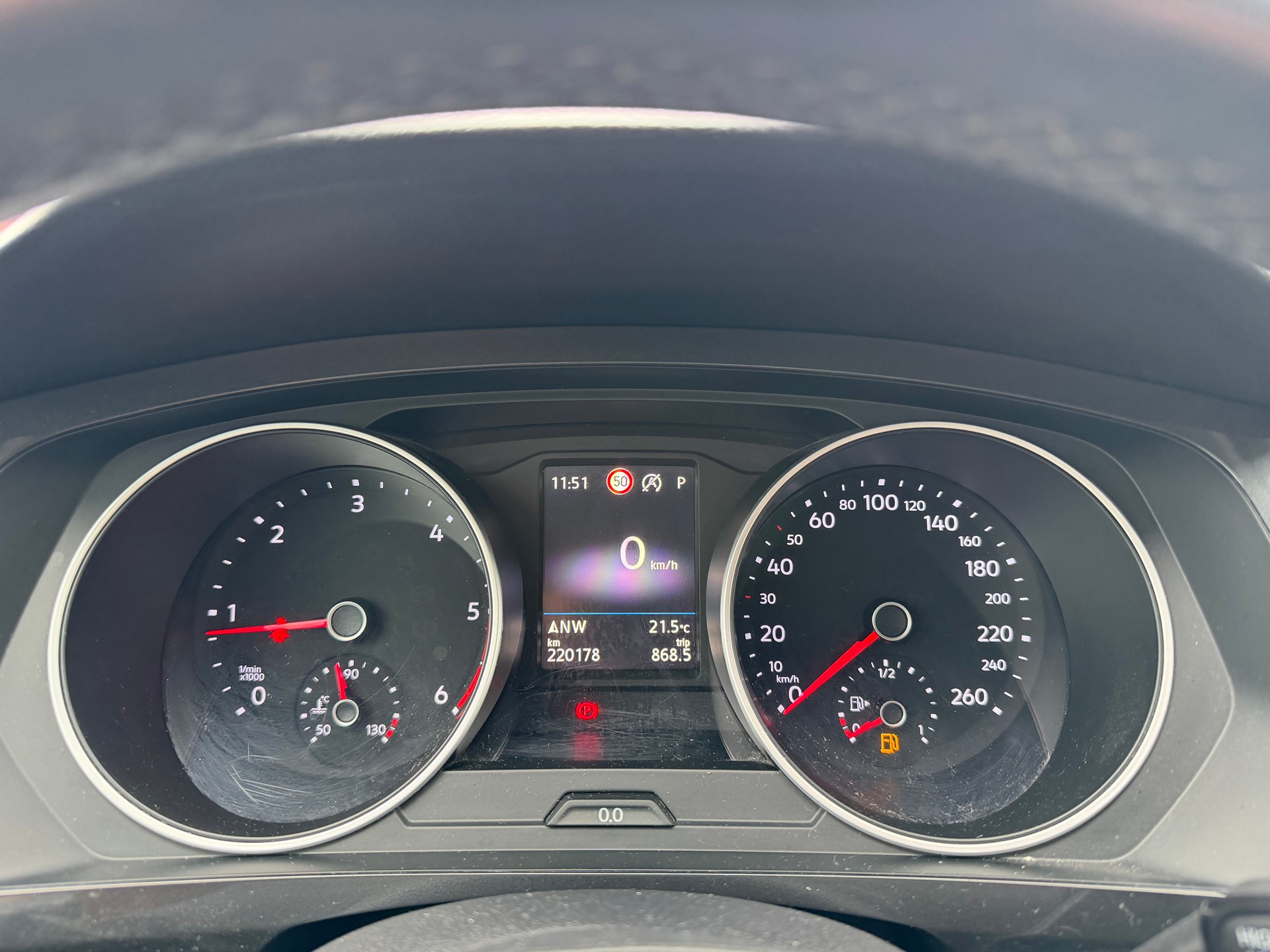 VW Tiguan 2.0 TDI SCR Trendline 4Motion DSG-image-9