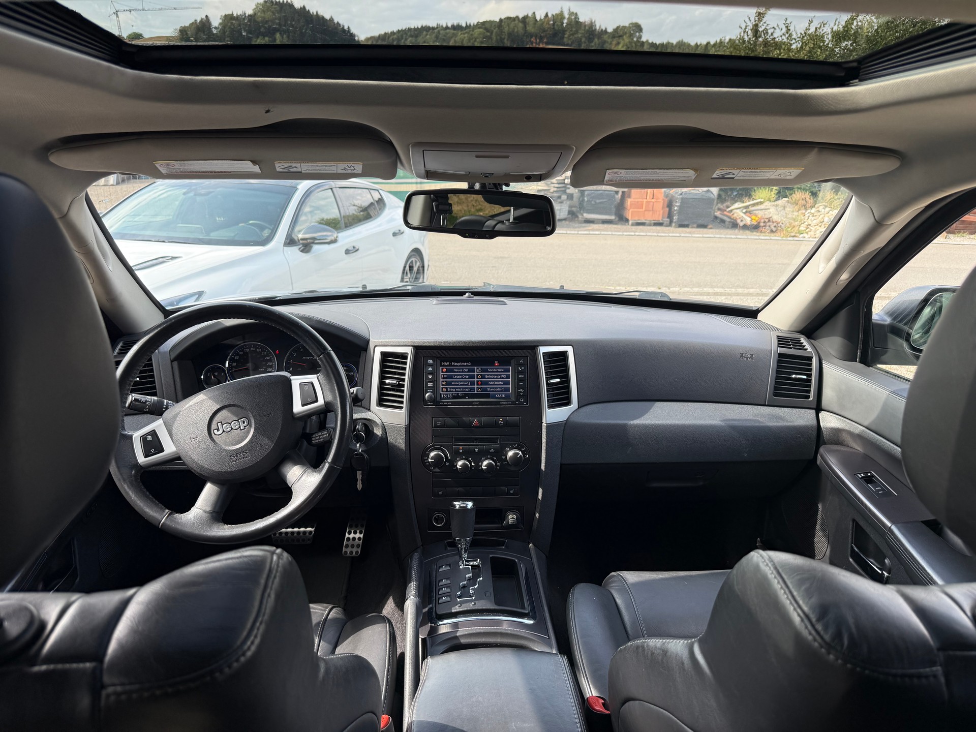 JEEP Grand Cherokee 6.1 HEMI SRT8 Automatic-image-13